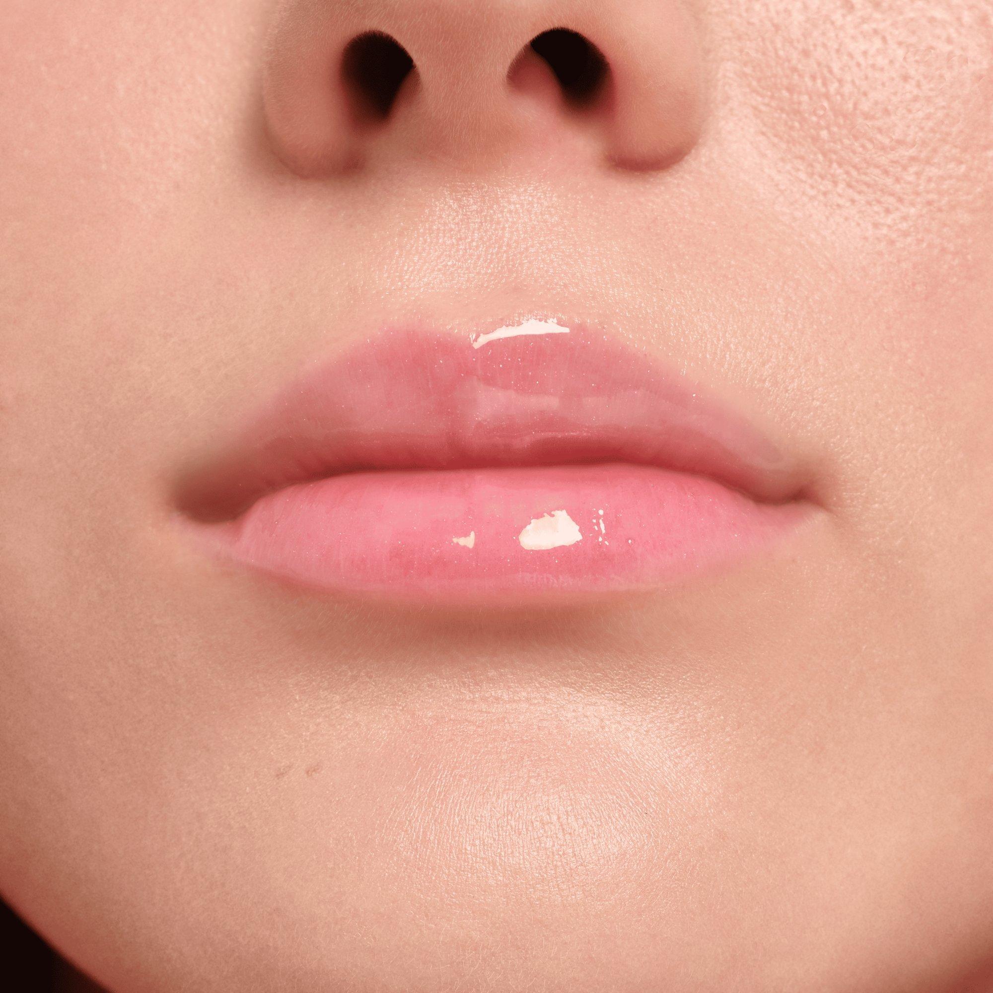 Η Disney Alice στη Wonderland χαρίζει σφριγηλή λάμψη στο λιπ γκλος