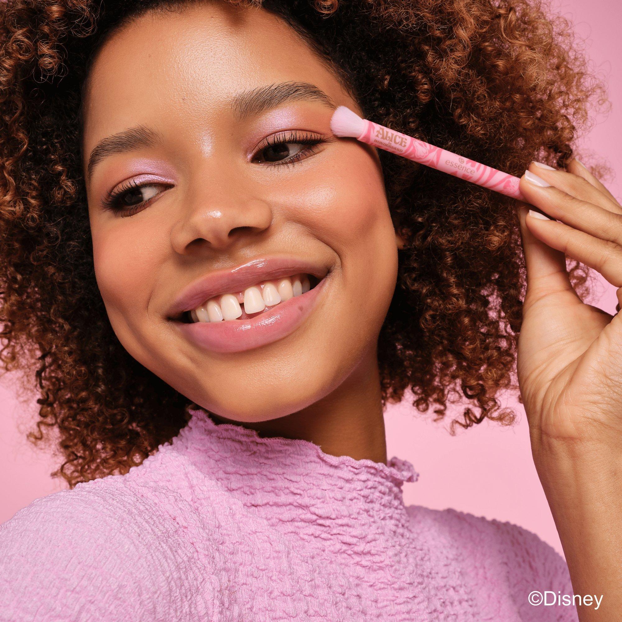 Disney Alice in Wonderland štětec na oční stíny blender