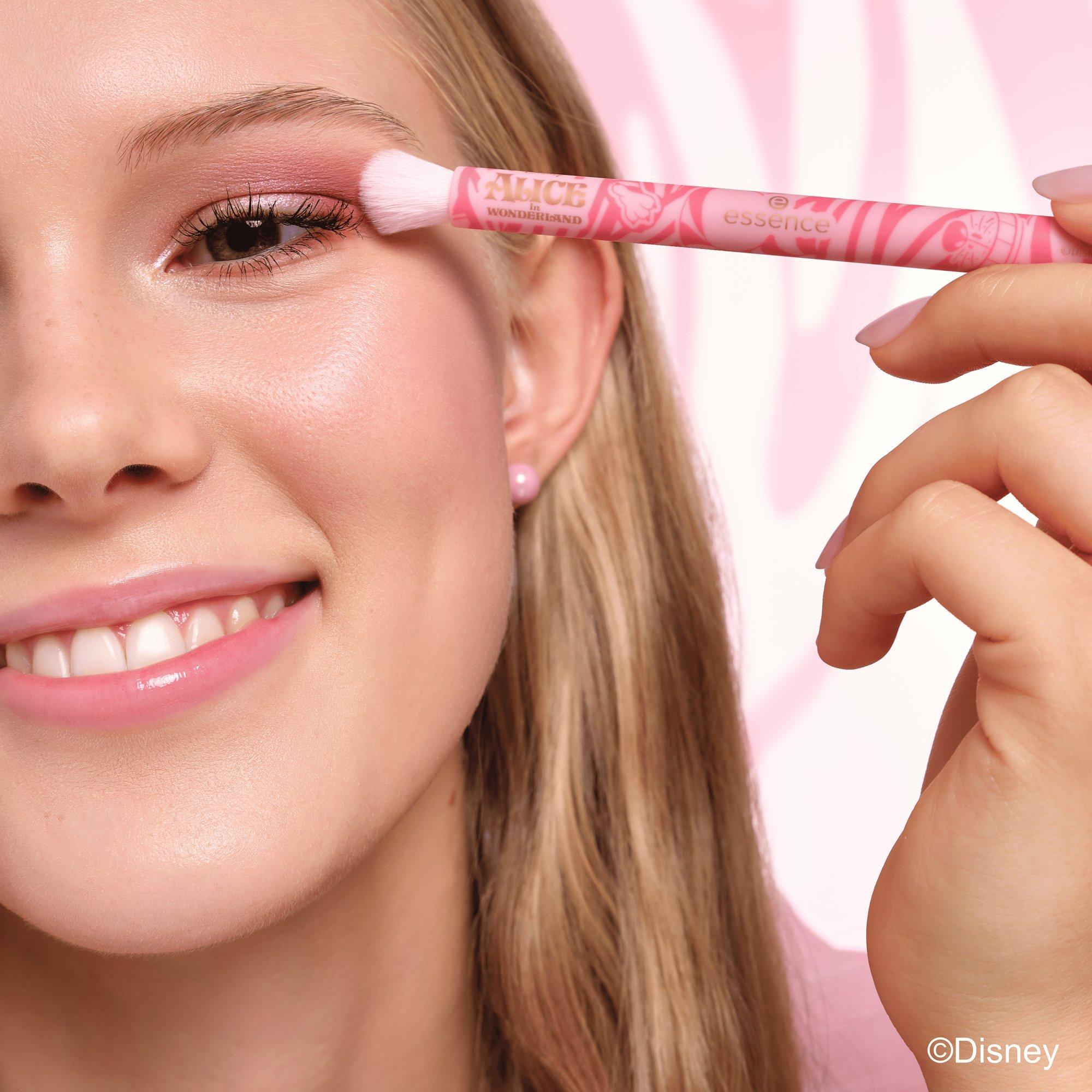 Disney Alice in Wonderland štětec na oční stíny blender