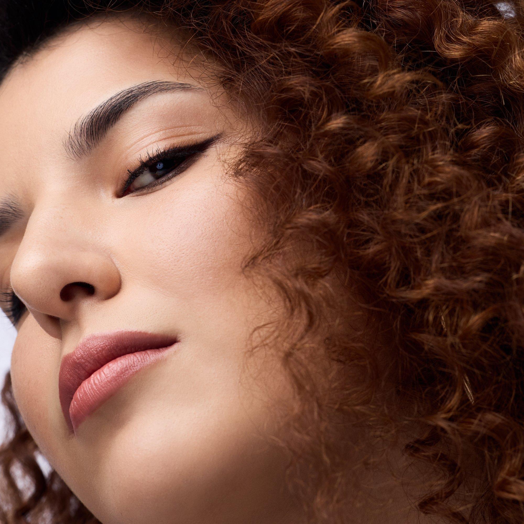 Ultra Precision Gel Eye 20H lápiz de ojos resistente al agua