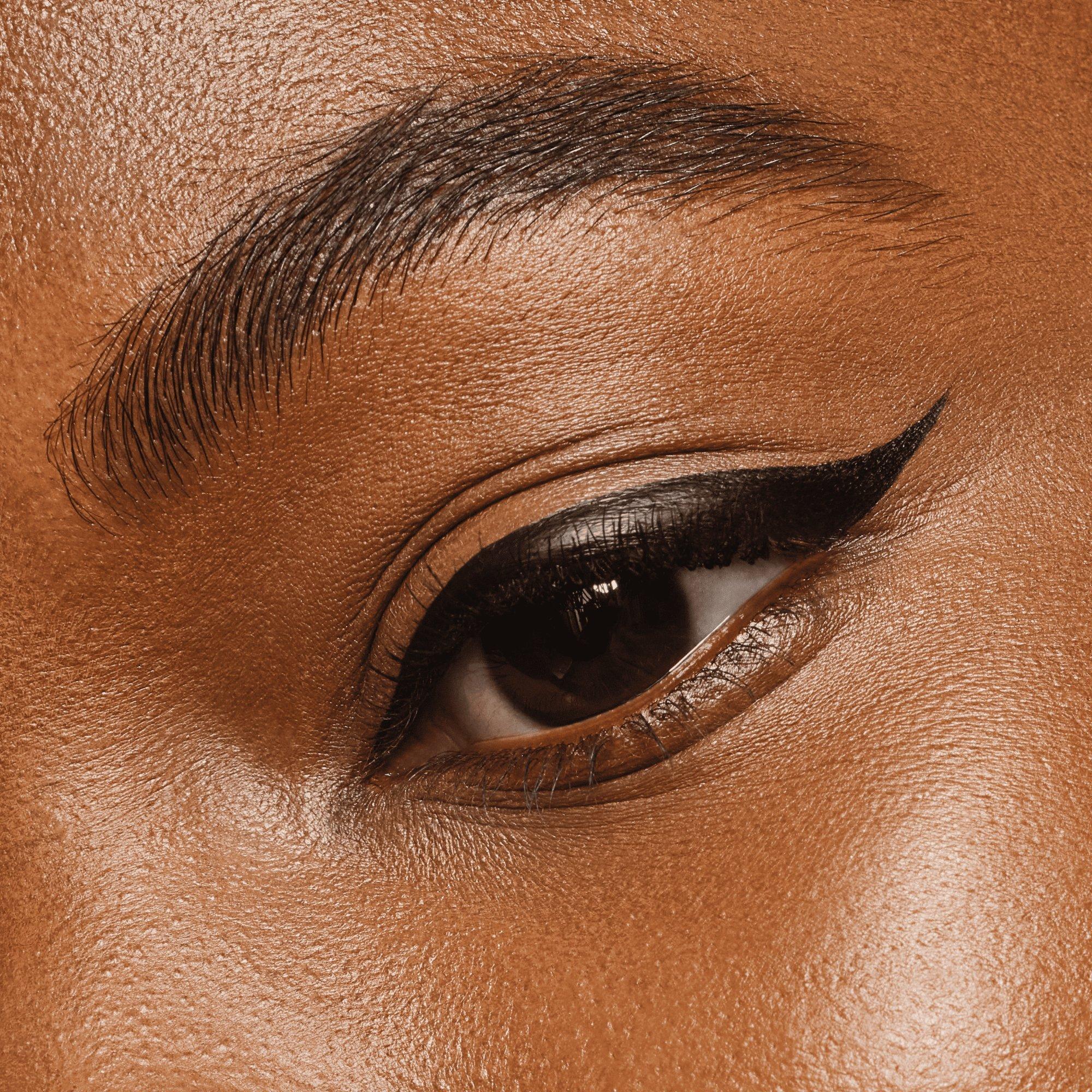 24h Brush Liner eyeliner