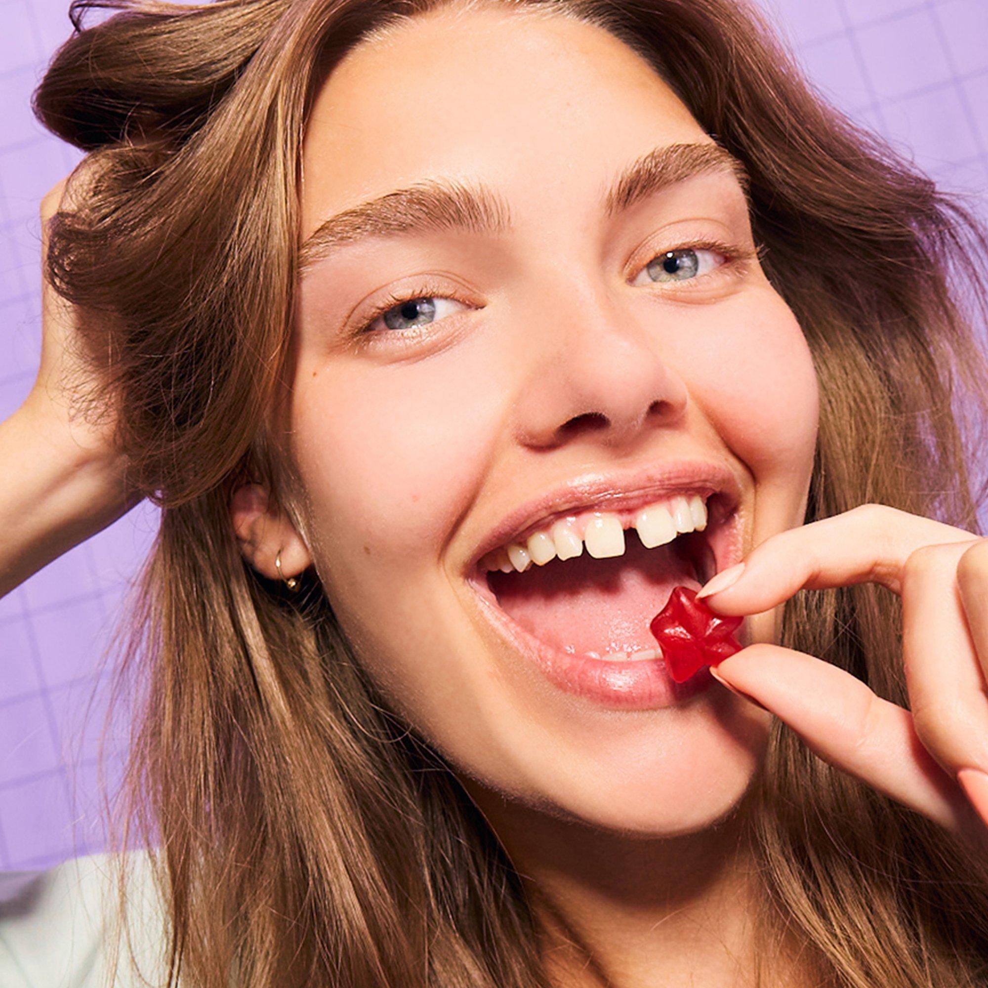 INAO inner and outer beauty Hair YEAH! gummies by essence – Application Full Face Light - Produkt Element 6 von 10