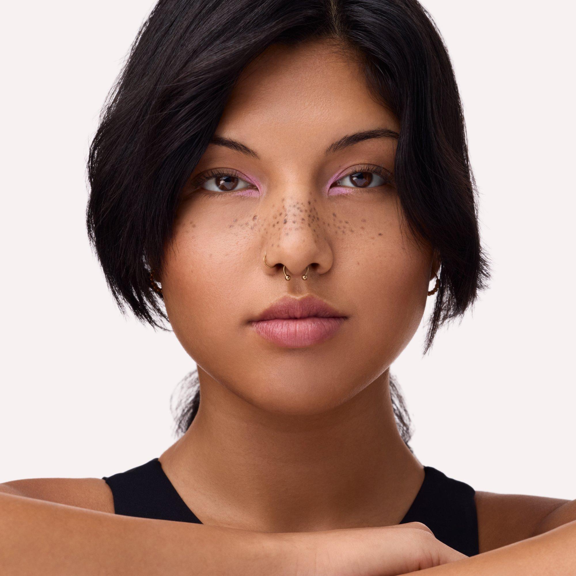 كحل “كاجال” مقاوم للماء