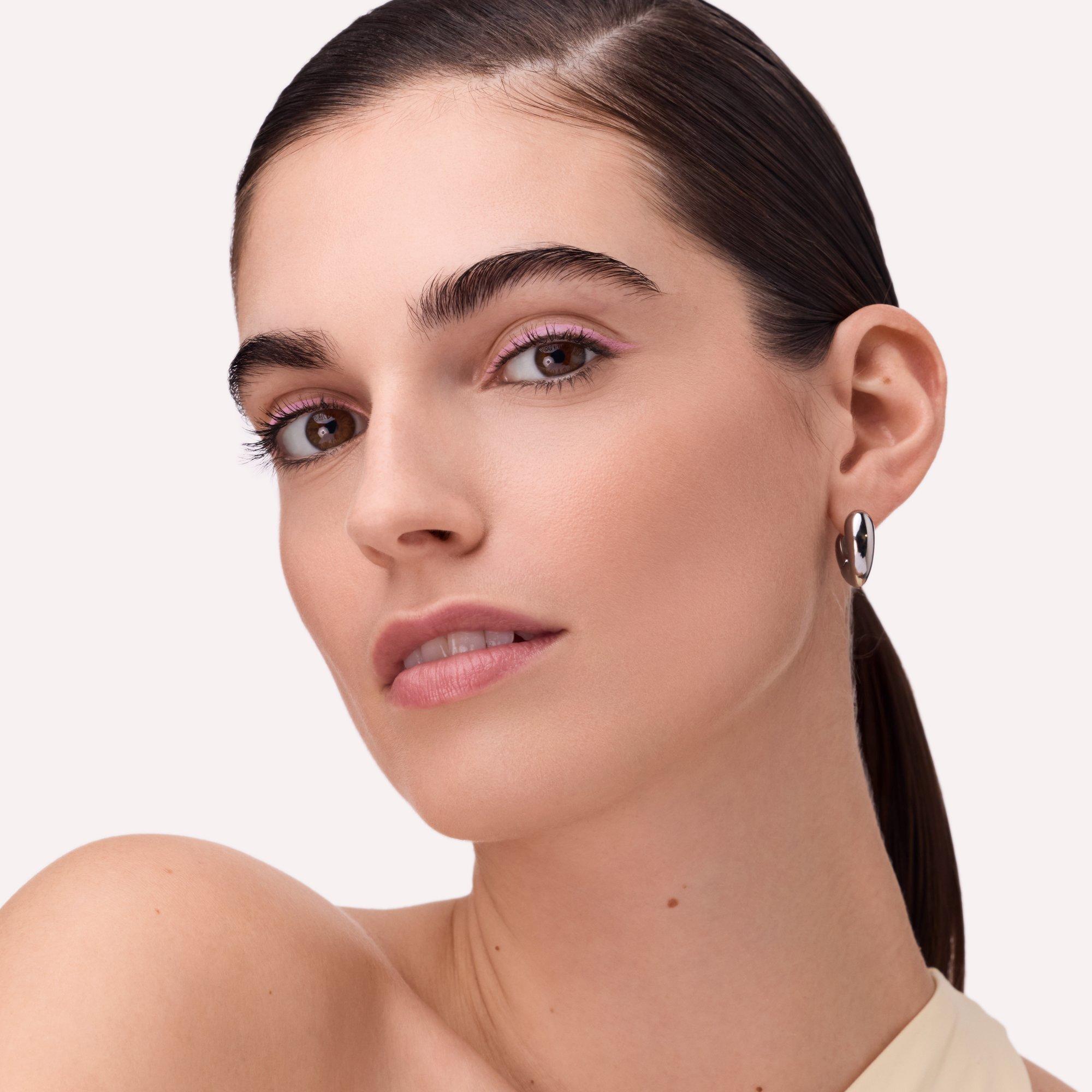 كحل “كاجال” مقاوم للماء