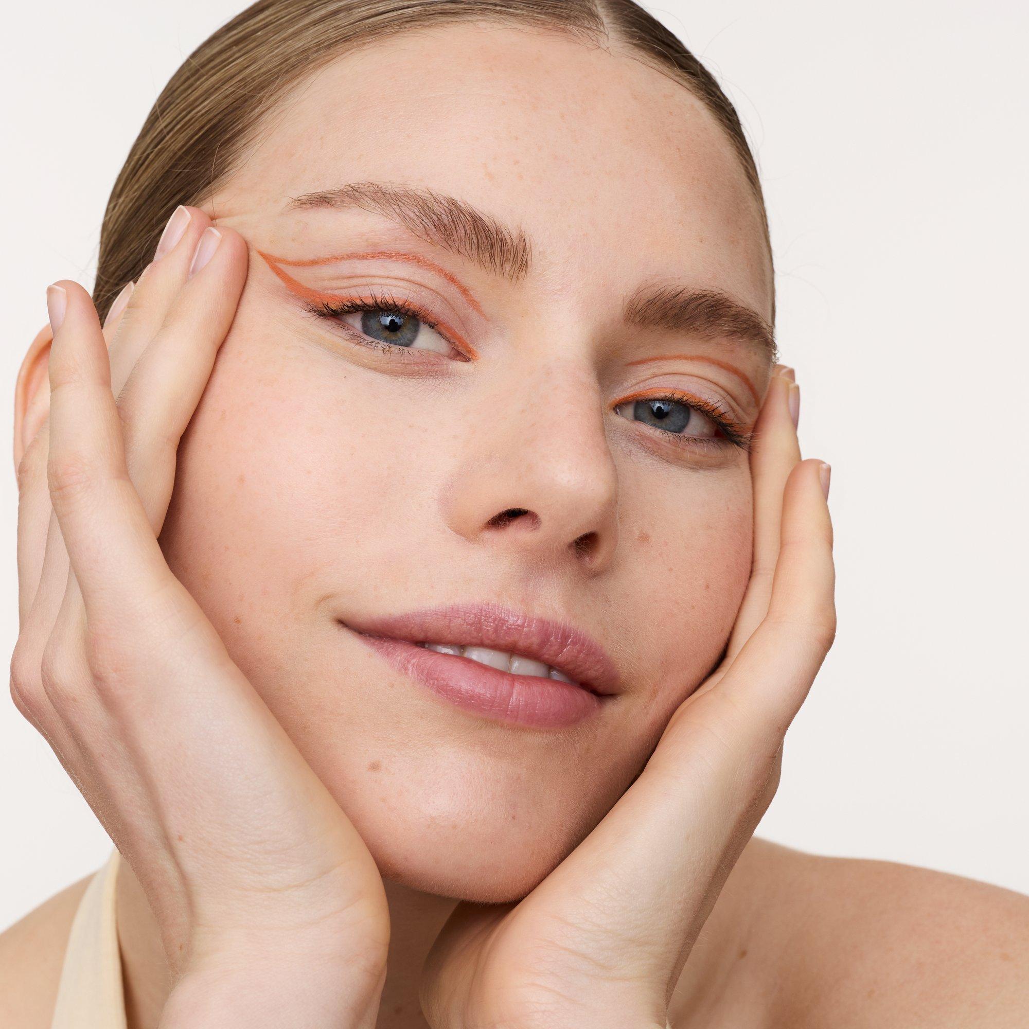 Oční linky Calligraph Artist Matte