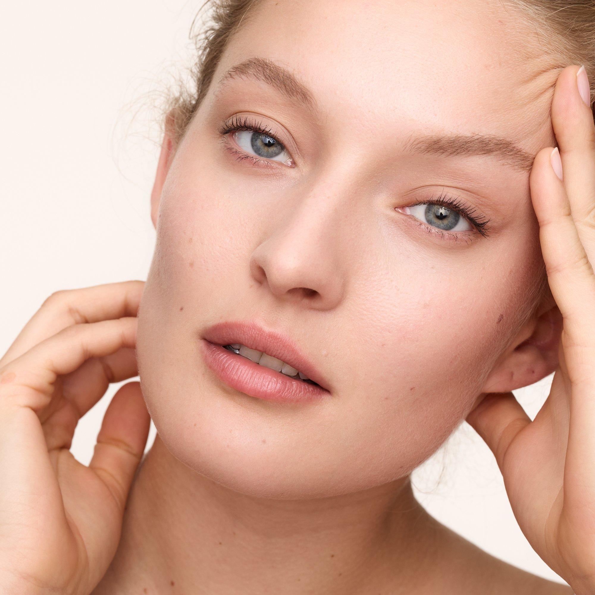 Go Big. Go Bold. 24h Wear Extreme False Lash Effect Mascara