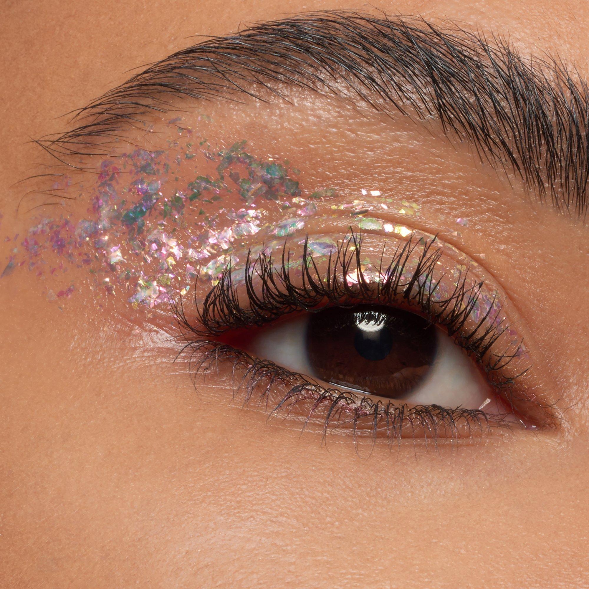 lucky lil' thing! look set