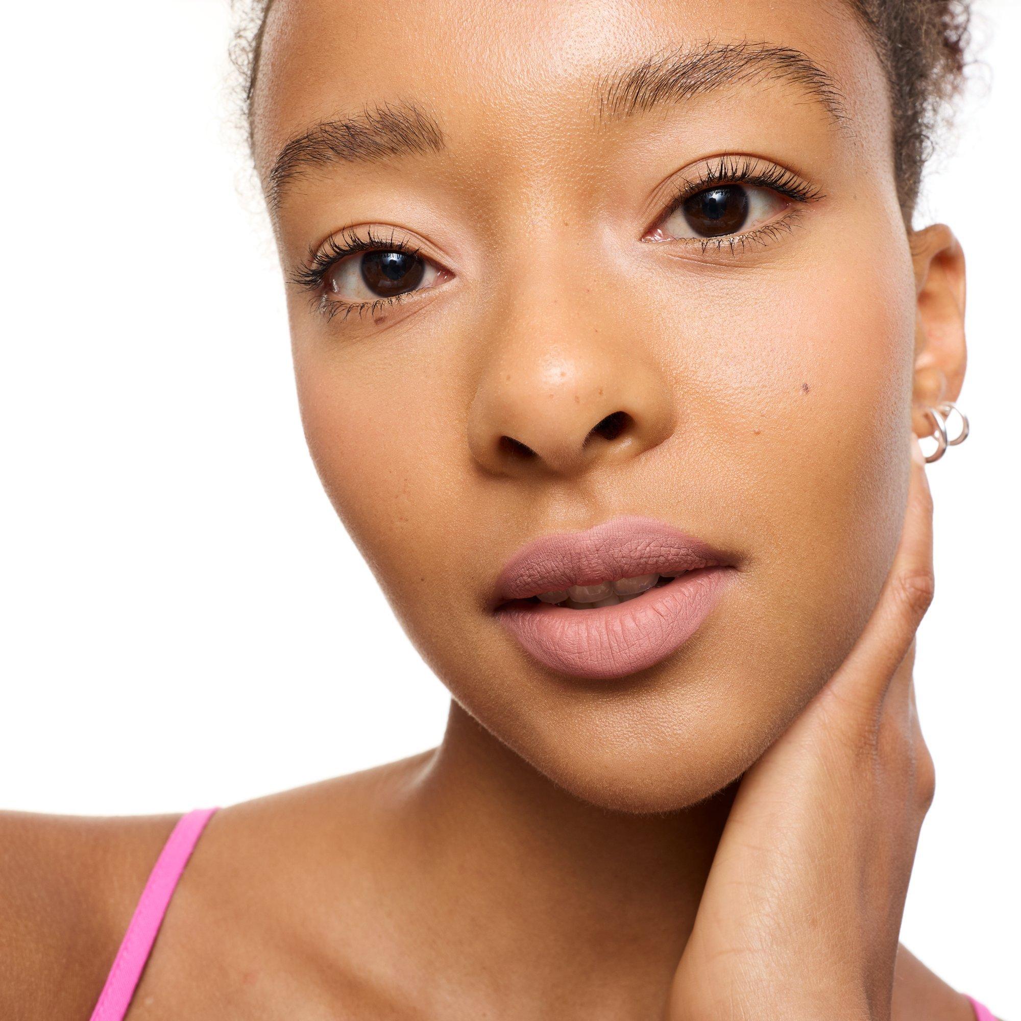 قلم شفاه سائل مت يدوم لمدة 8 ساعات