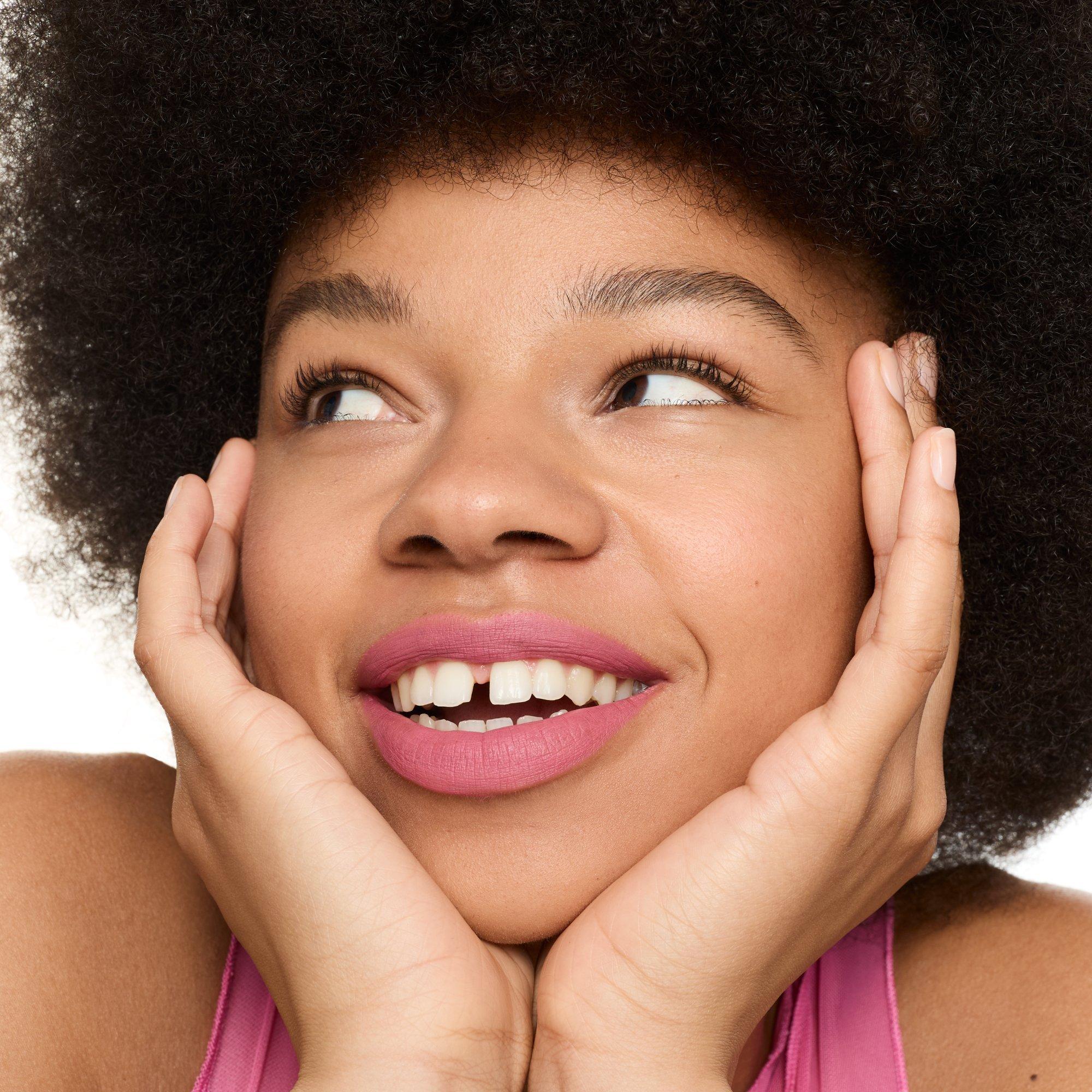 قلم شفاه سائل مت يدوم لمدة 8 ساعات