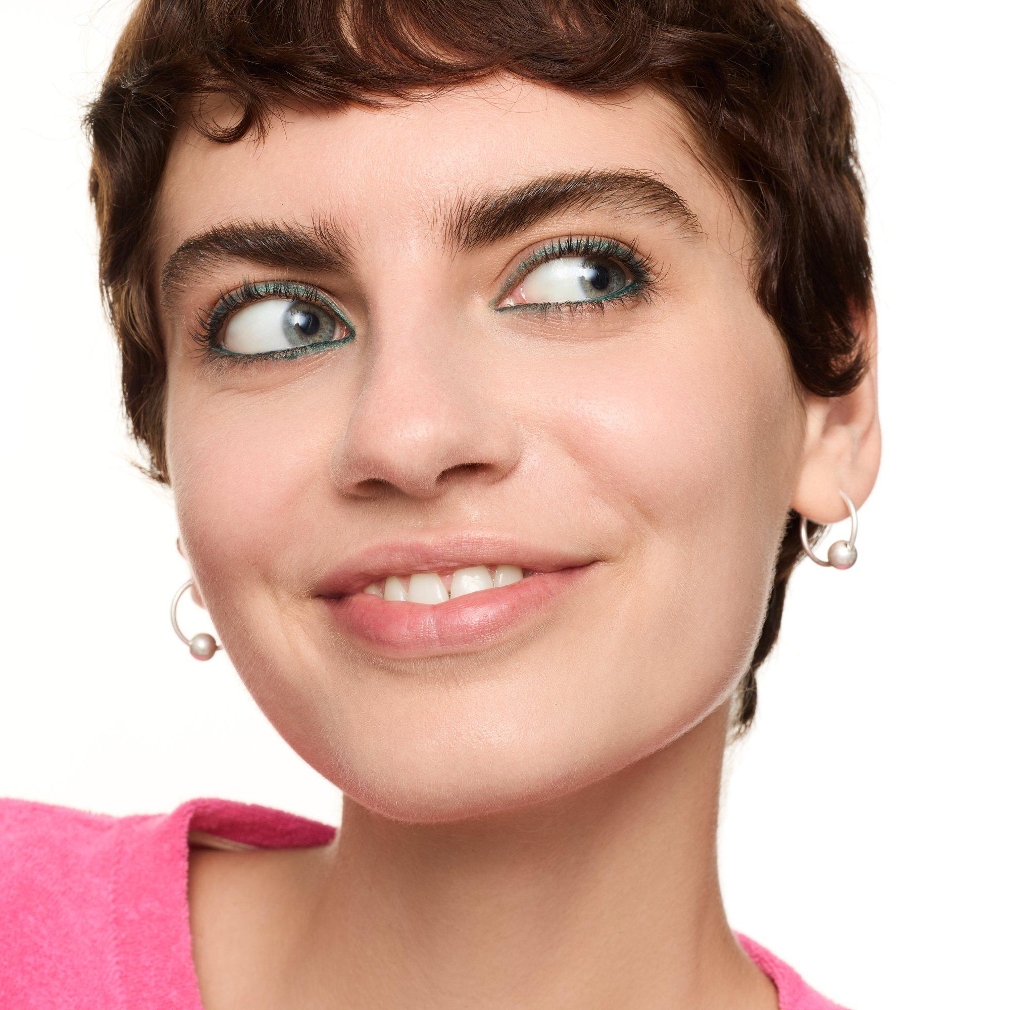 ستاي اند بلاي جل آيلاينر