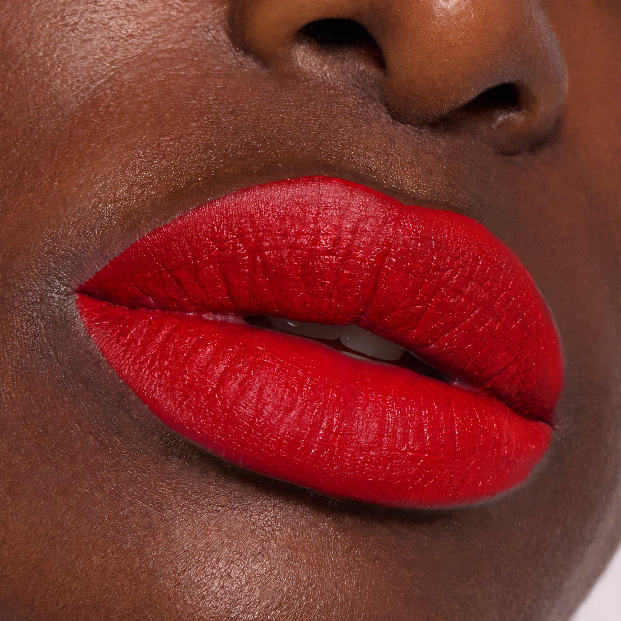 Endless Matte Liquid Lipstick – Application Makro Dark - Product item 6 of 12