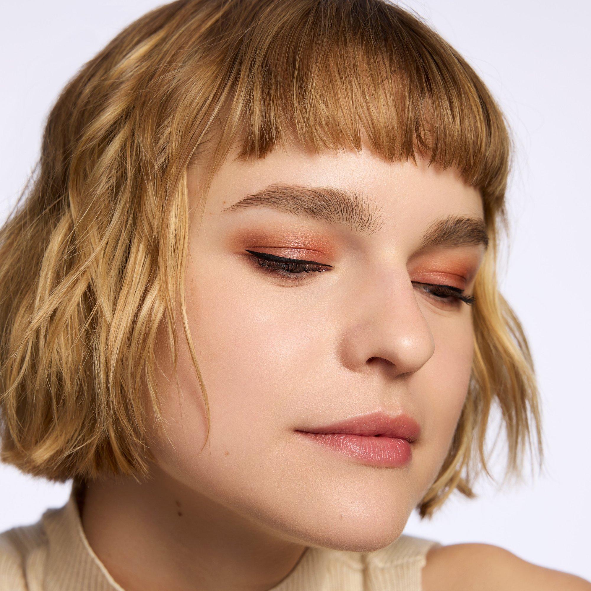 24h Brush Eyeliner