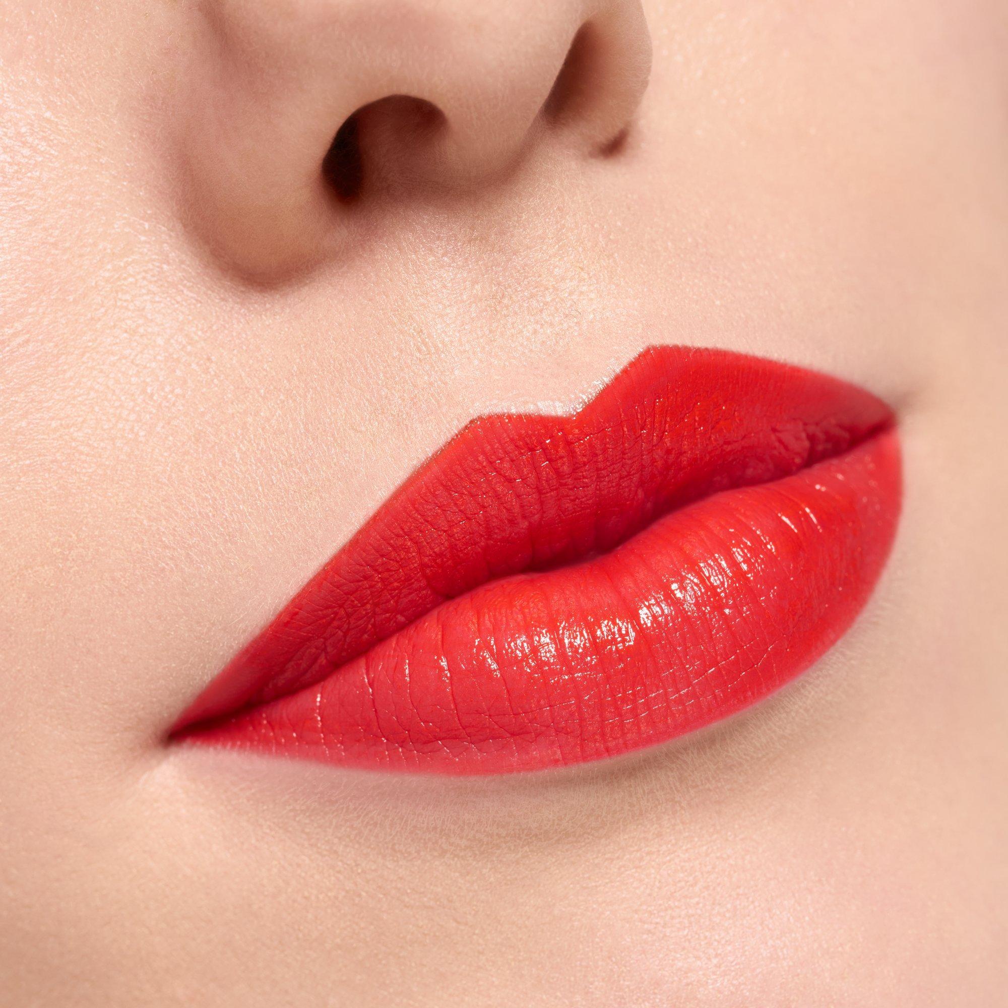 Pomadka do ust satin GLOW luminous shine lipstick