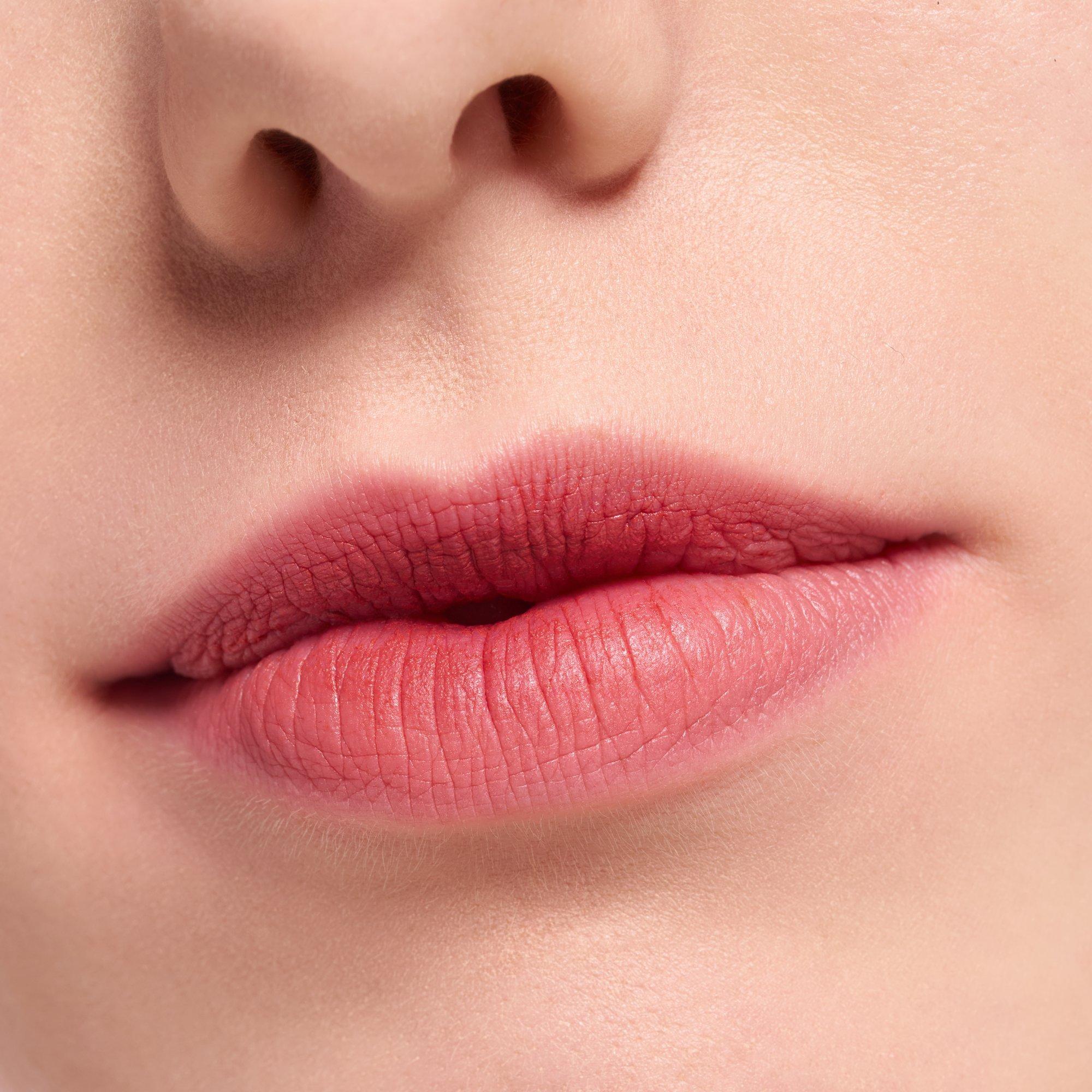 BLUR soufflé matēts lūpu krēms