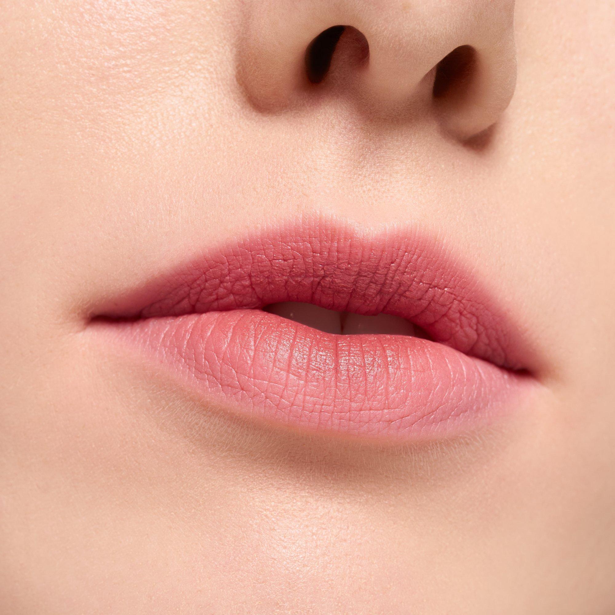 matný rúž na pery BLUR soufflé