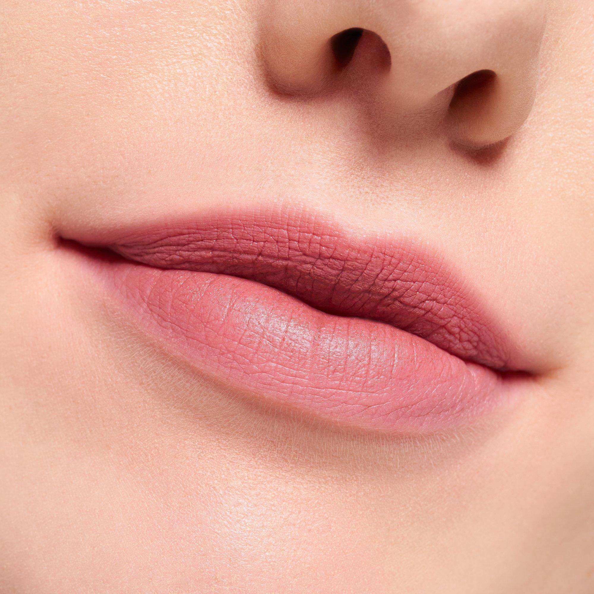 BLUR soufflé matēts lūpu krēms