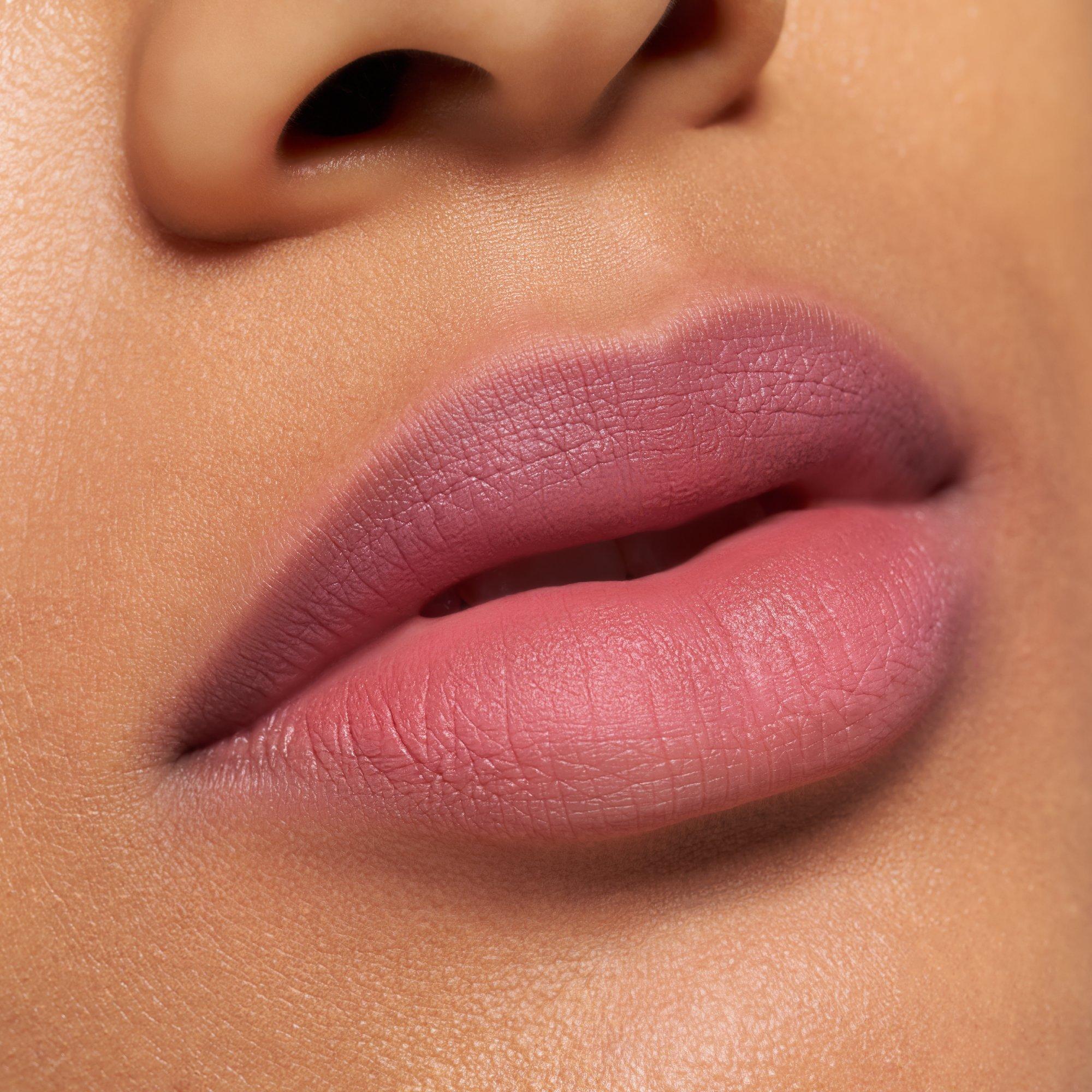 BLUR soufflé matēts lūpu krēms