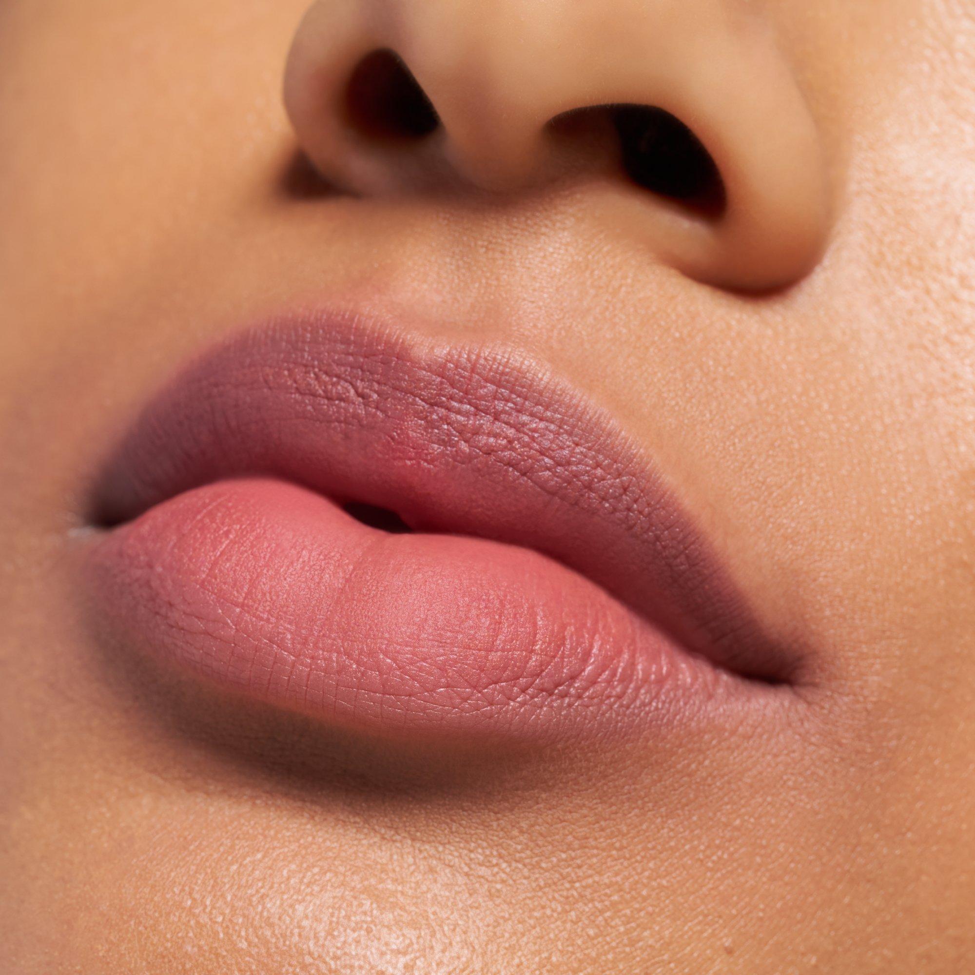 BLUR soufflé matēts lūpu krēms