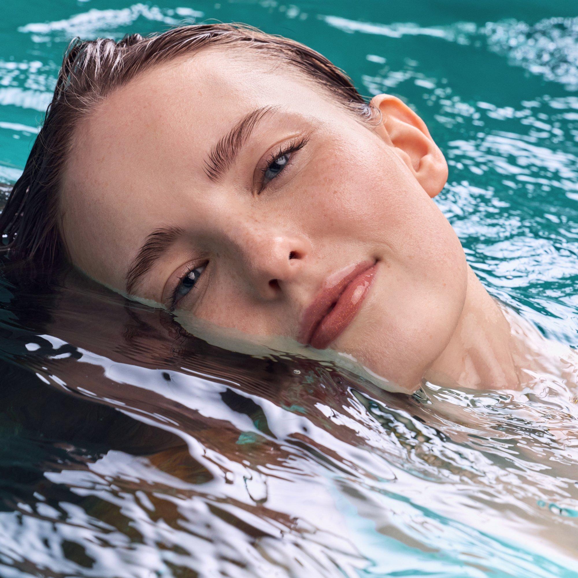 Disney THE LITTLE MERMAID peptīdu mirdzošs lūpu spīdums