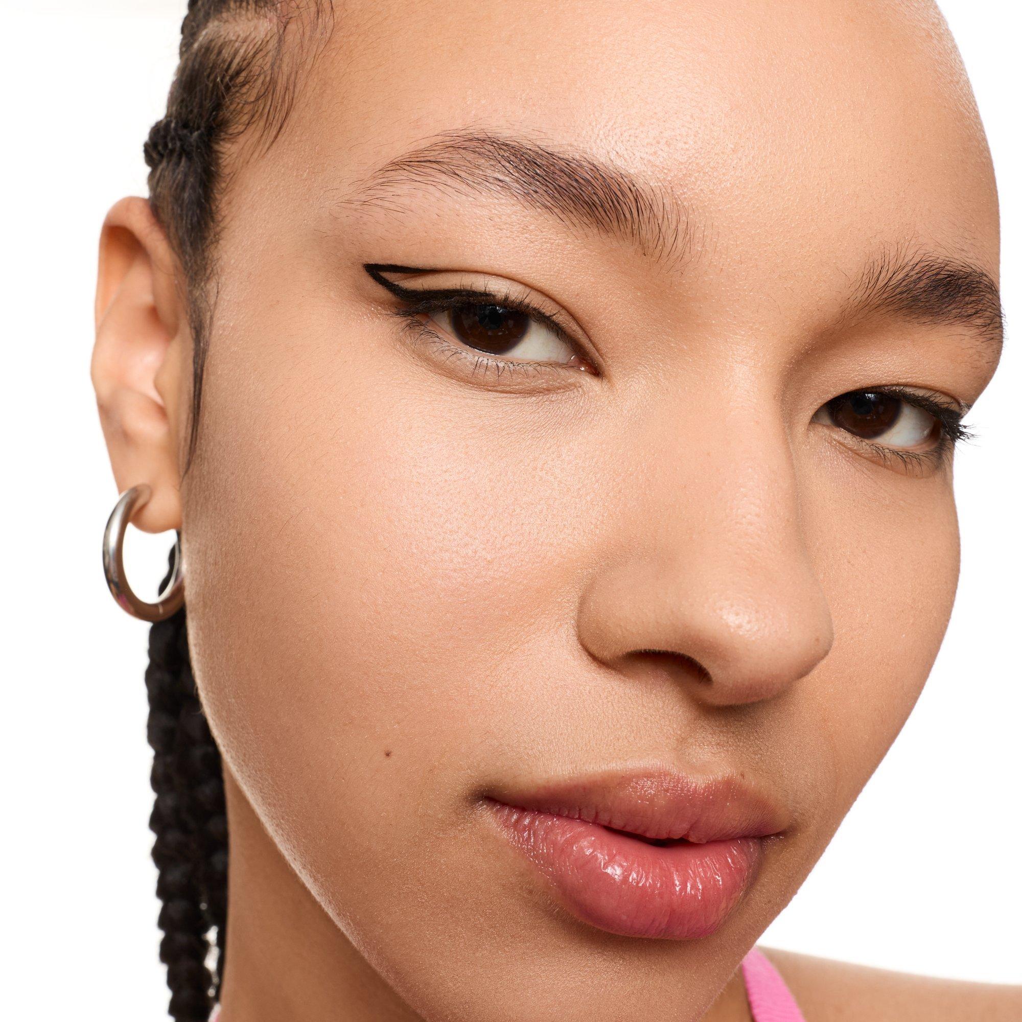 كحل سائل مضاد للماء