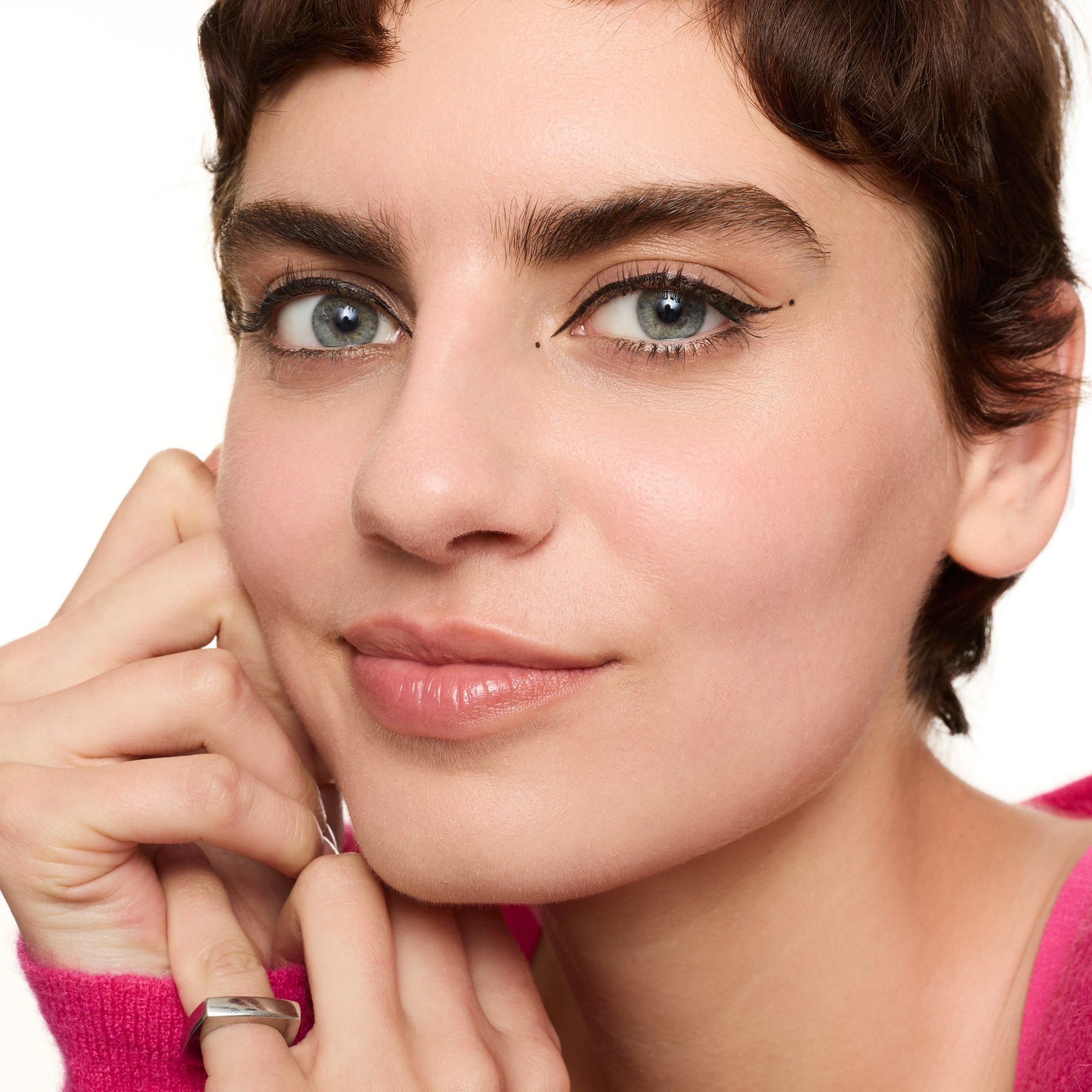 super precise eyeliner