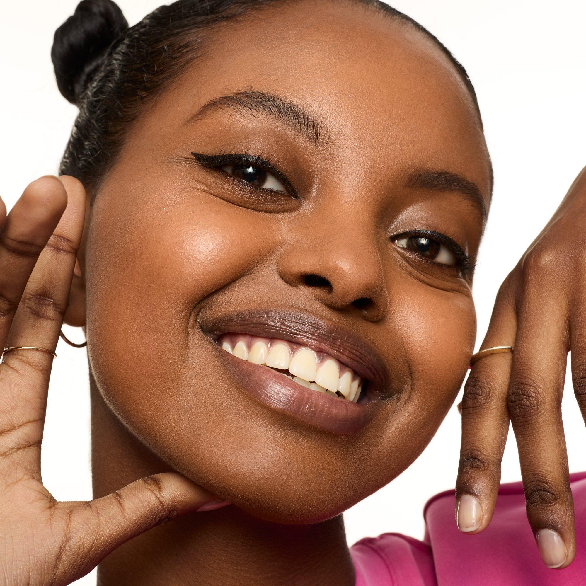 super precise eyeliner