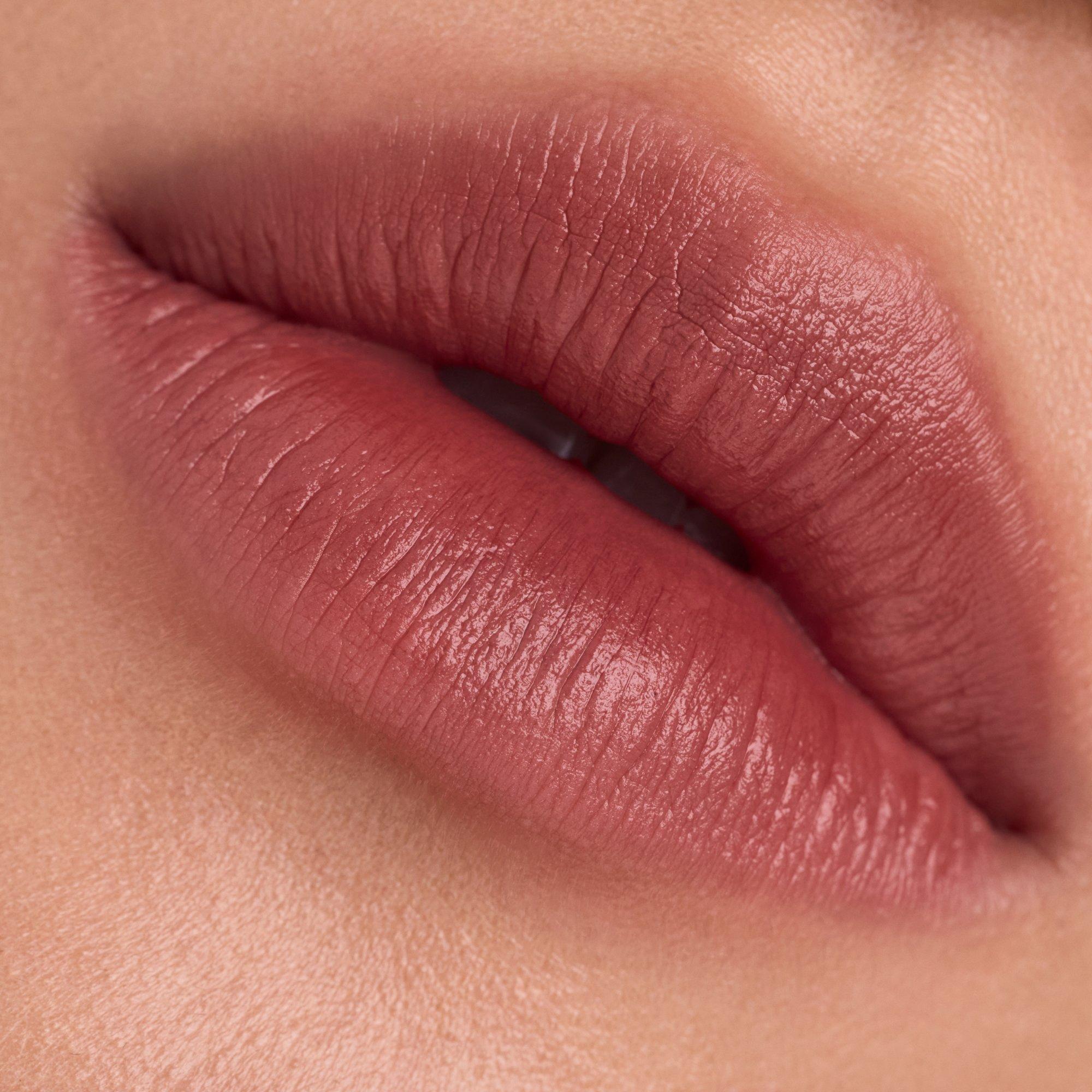Blur-Real Rossetto Opaco in Crema
