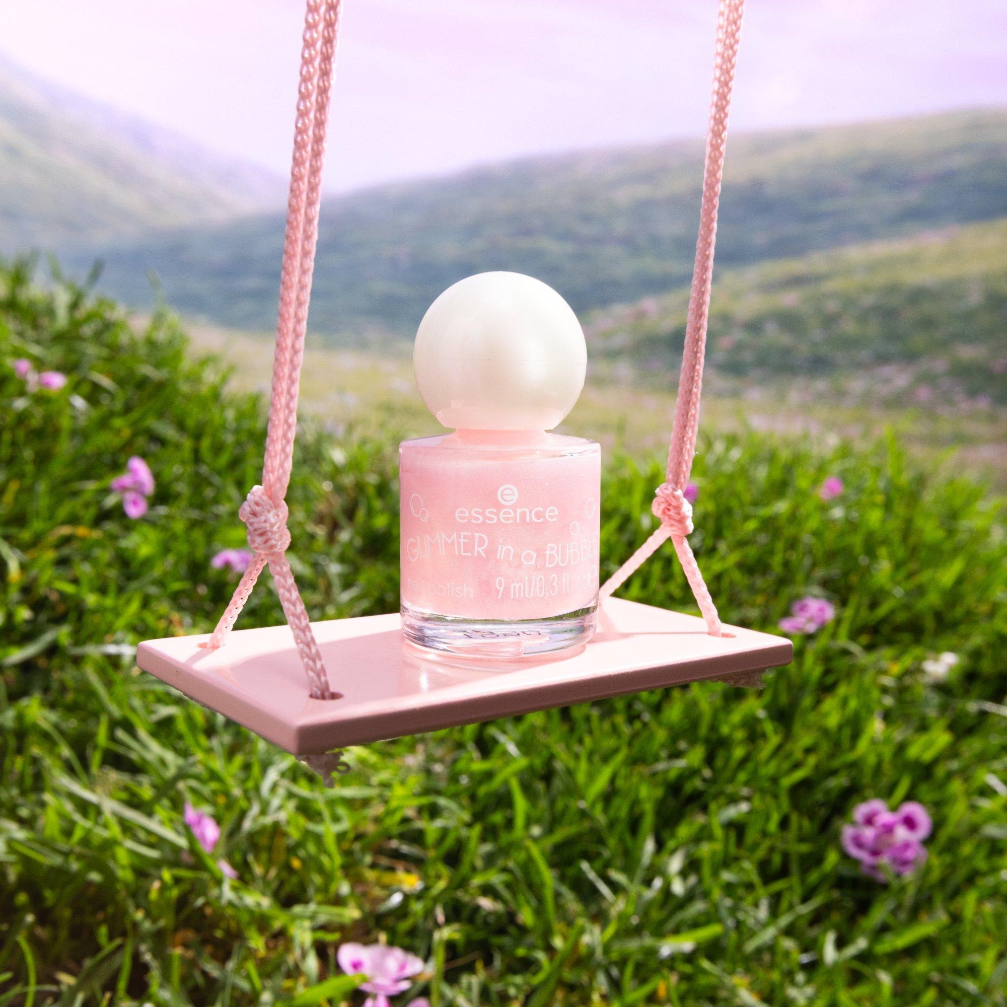 essence GLIMMER IN A BUBBLE smalto unghie
