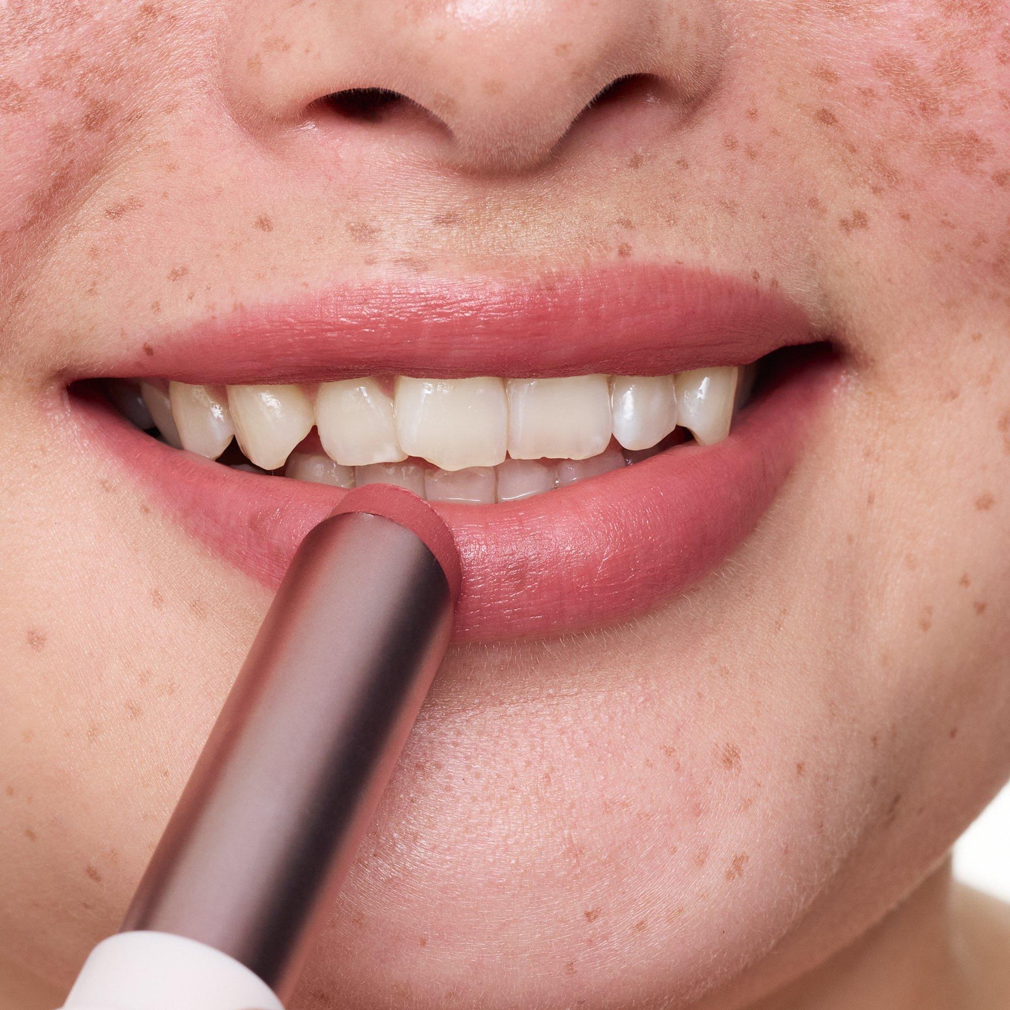 BLUR soufflé sheer nude lip balm