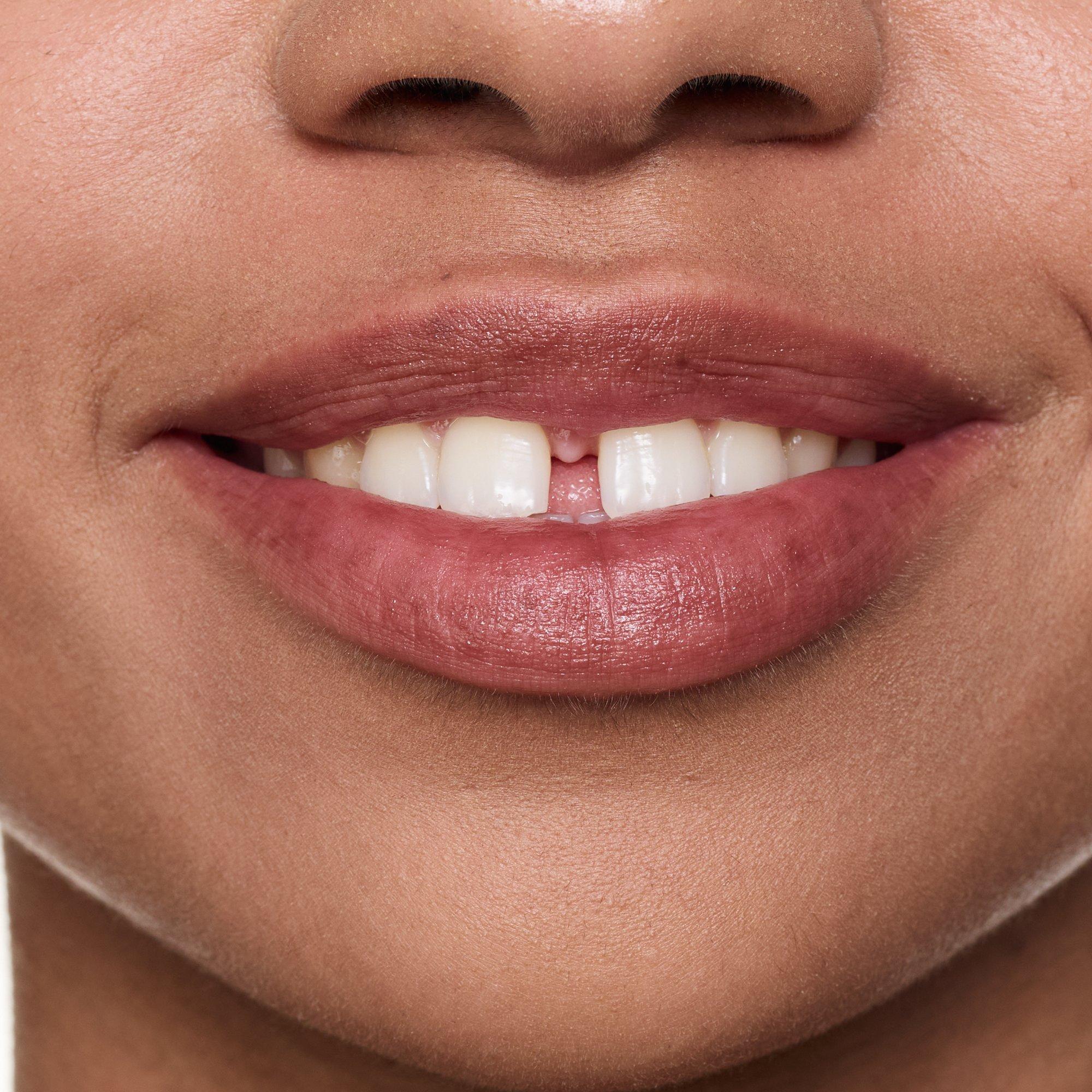 BLUR soufflé sheer nude lip balm