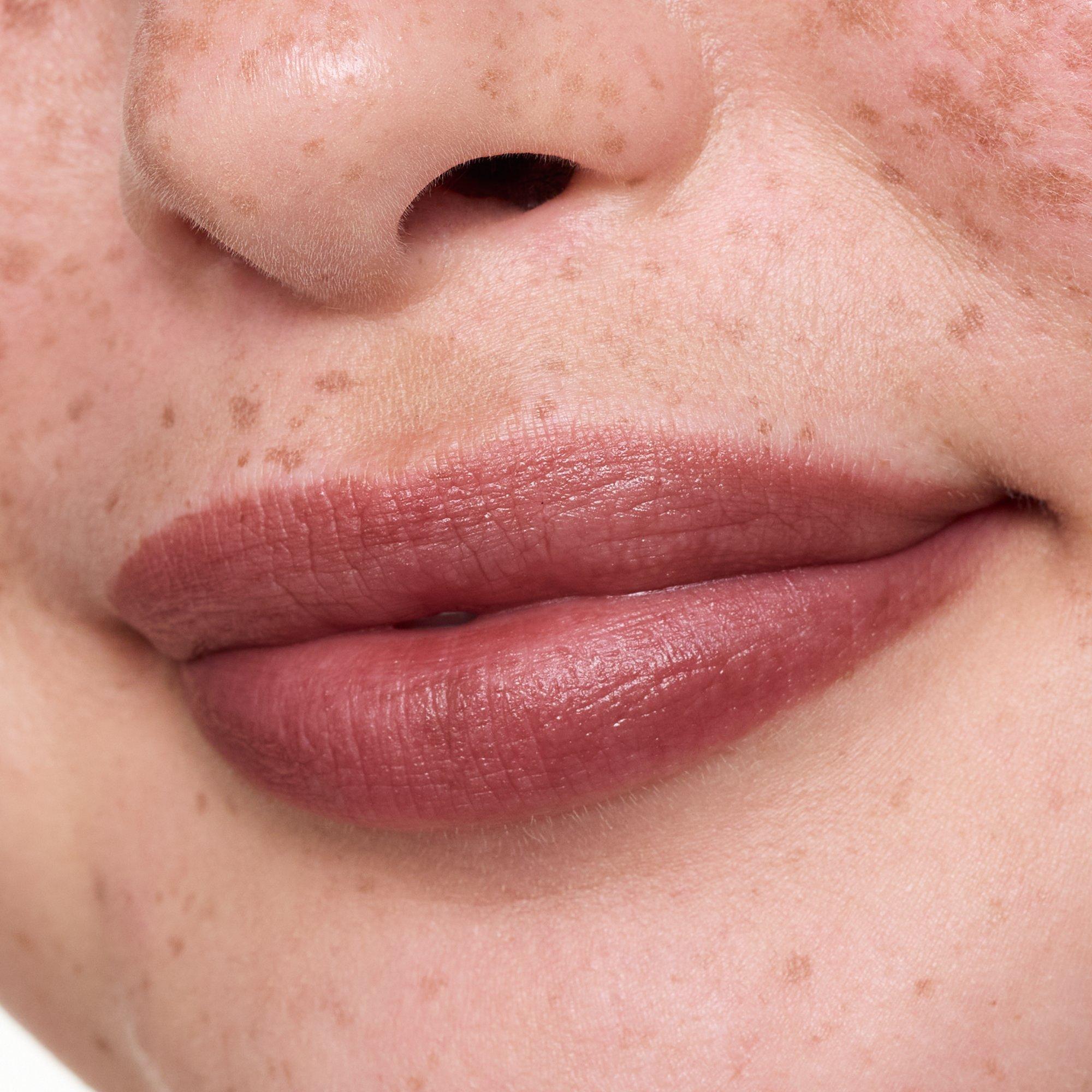 BLUR soufflé sheer nude lip balm