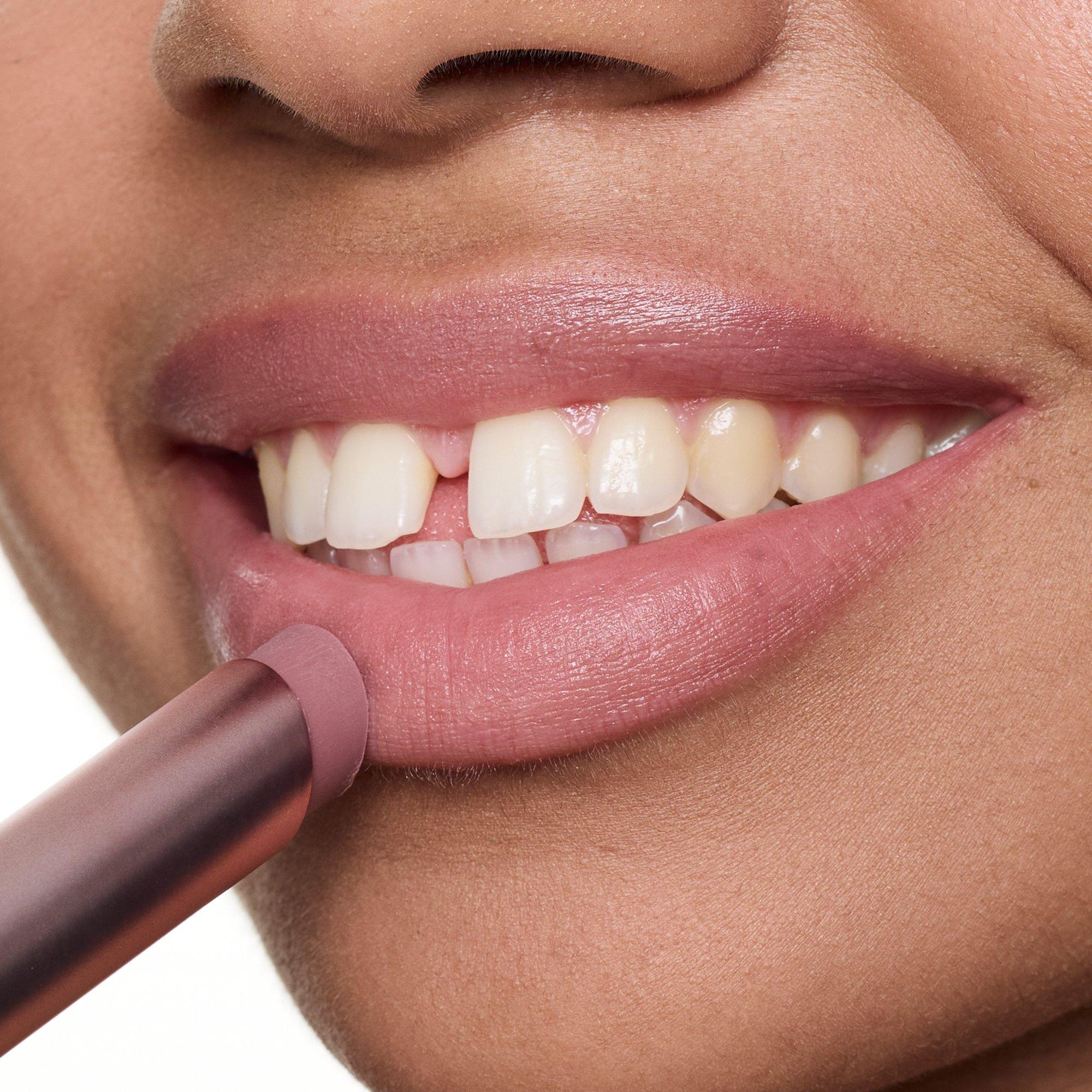 BLUR soufflé sheer nude lip balm