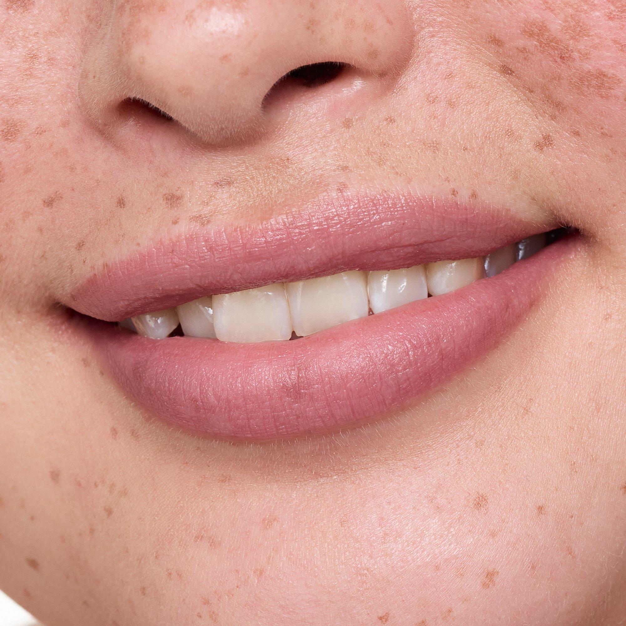 BLUR soufflé sheer nude lip balm
