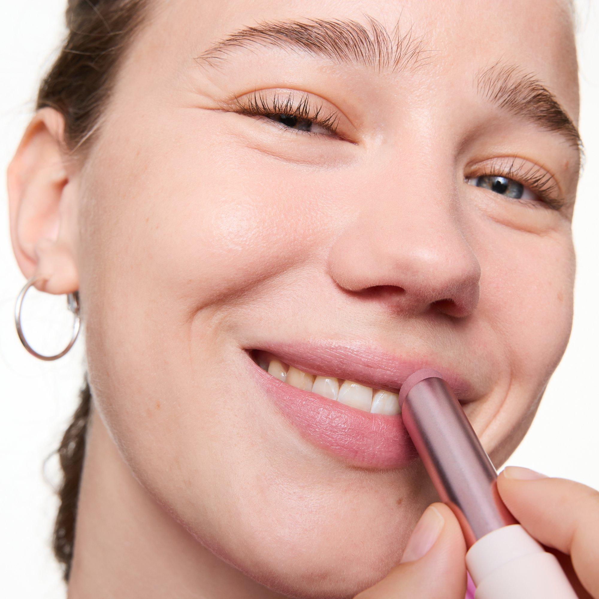 BLUR soufflé sheer nude lip balm – Application Full Face Light - Product item 9 of 13