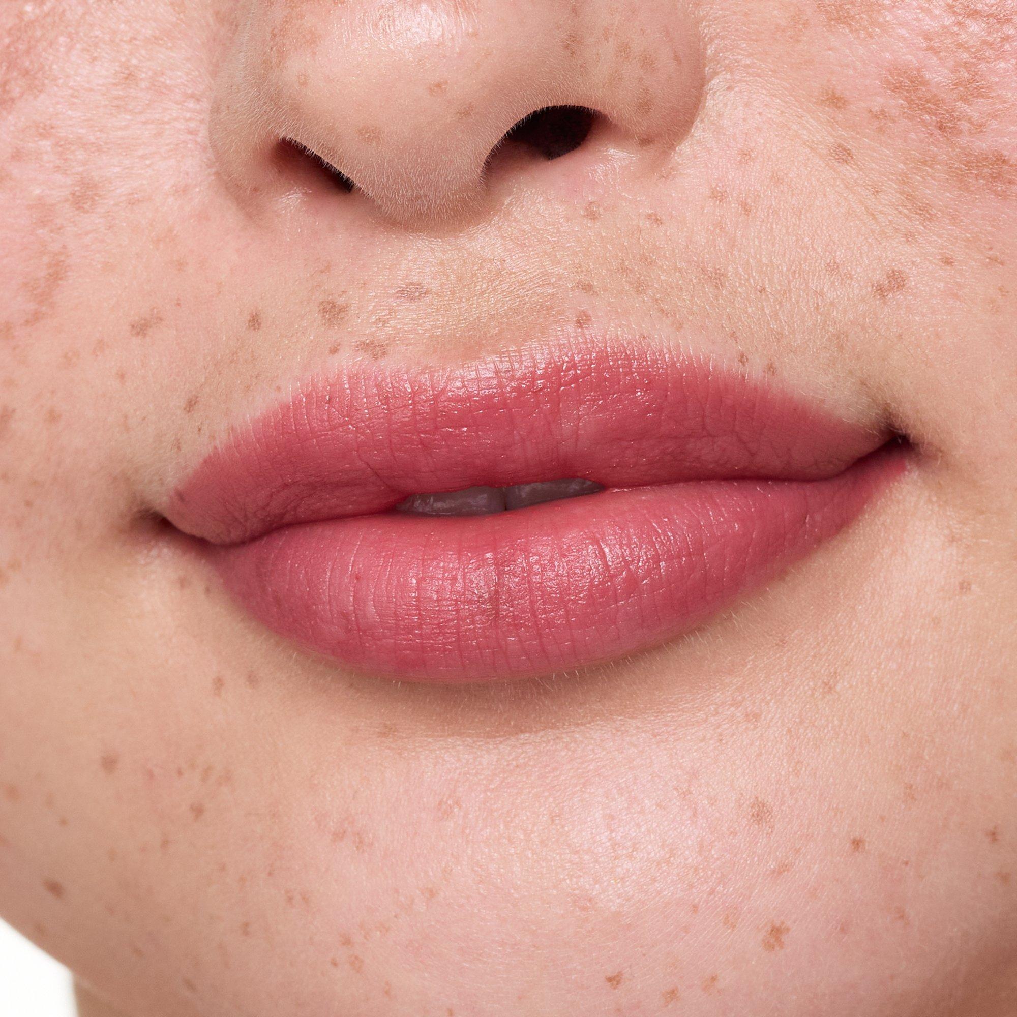 BLUR soufflé sheer nude lip balm