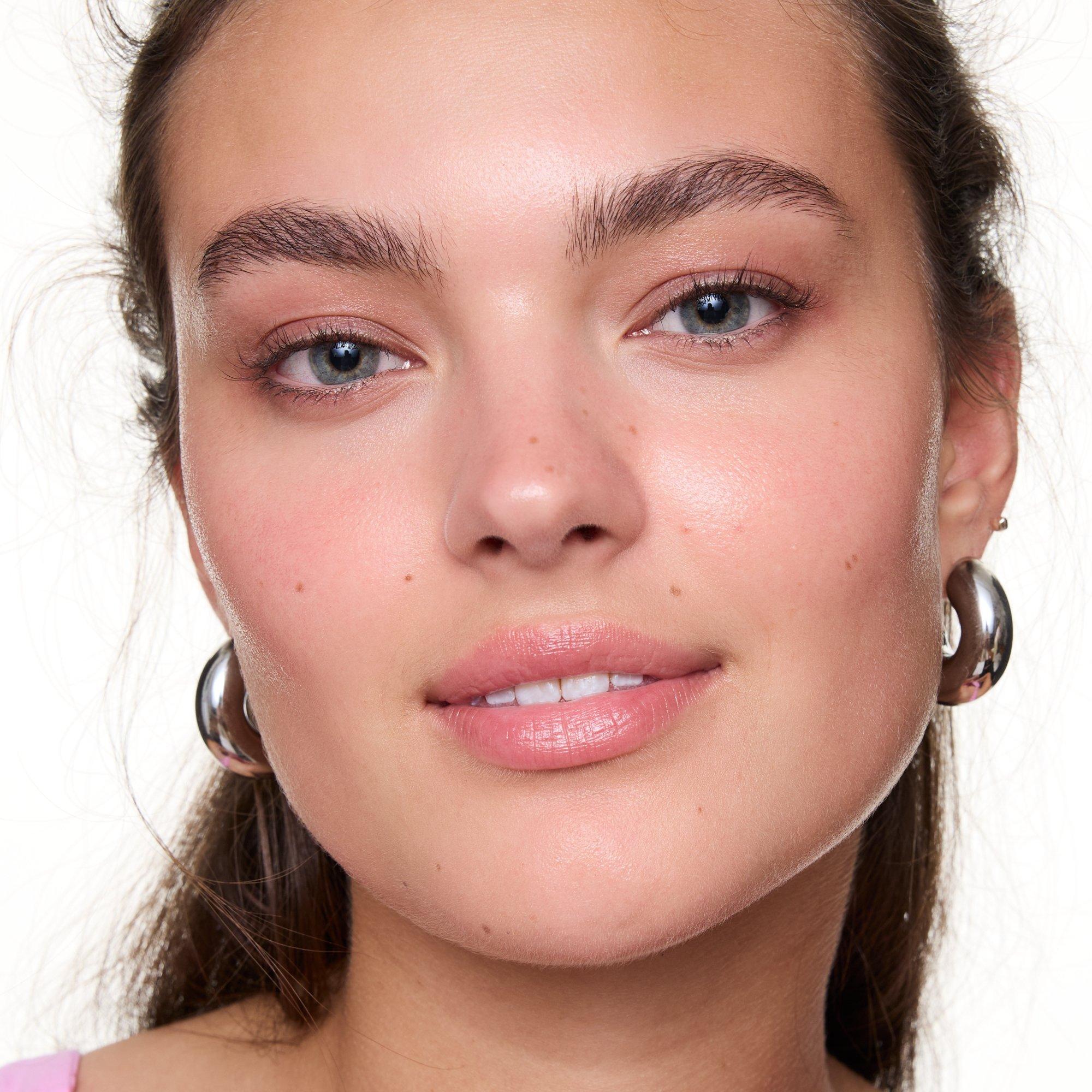 milky GLAZED LIQUID PRIMER – Application Full Face Light - Product item 8 of 10