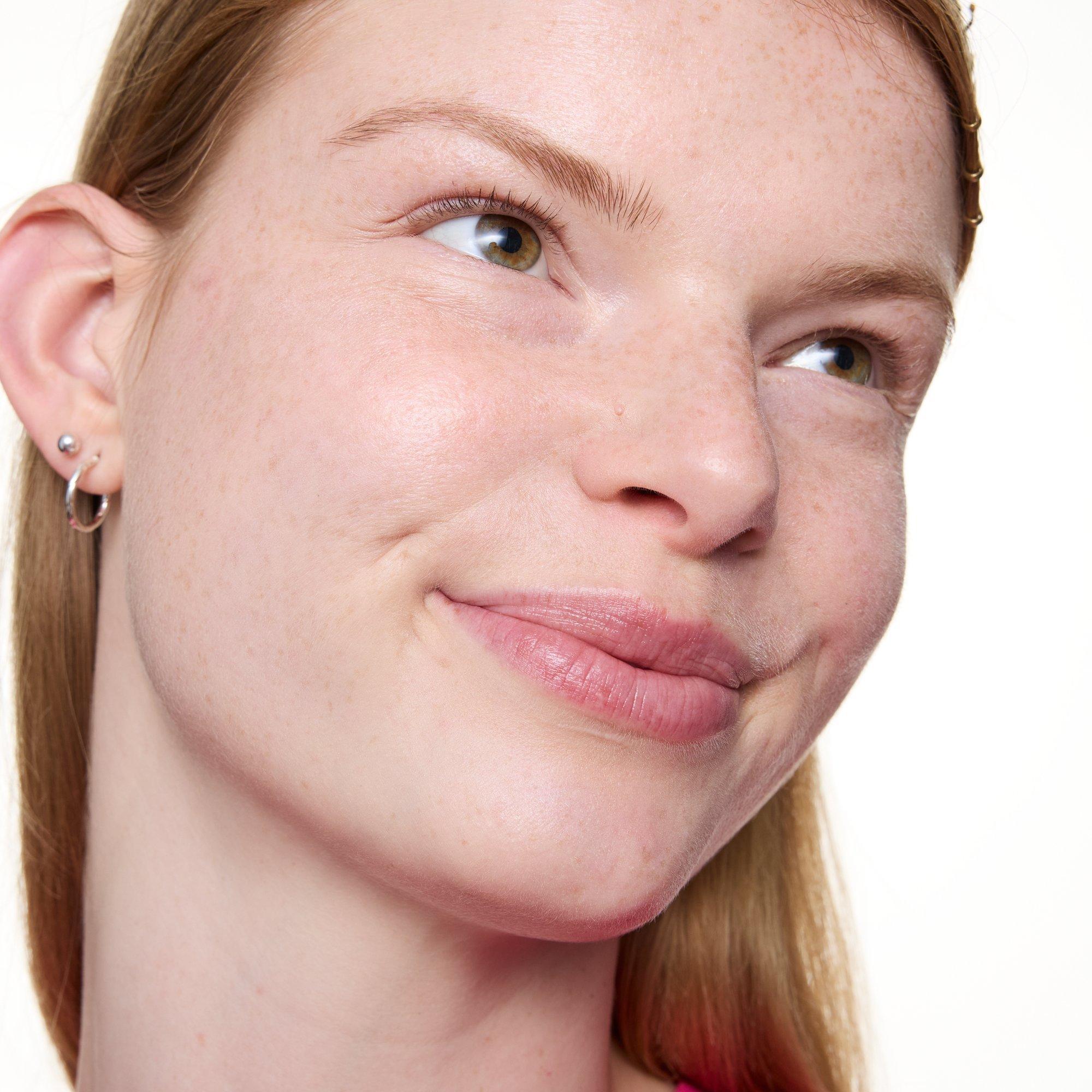 milky GLAZED GLASS SKIN SPRAY – Application Full Face Fair - Product item 6 of 9