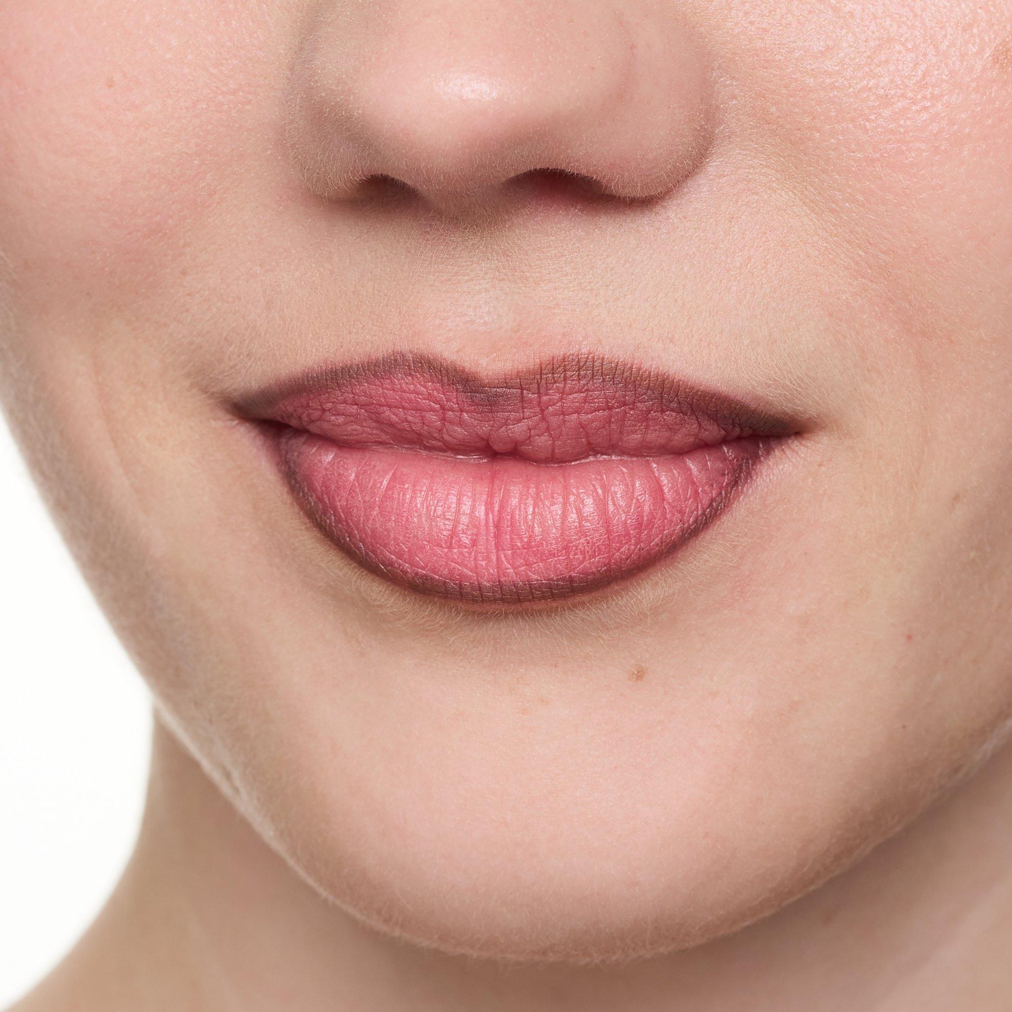 peel & TINT! STAINING LIP LINER – Application Makro Light - Produkt Element 7 von 7