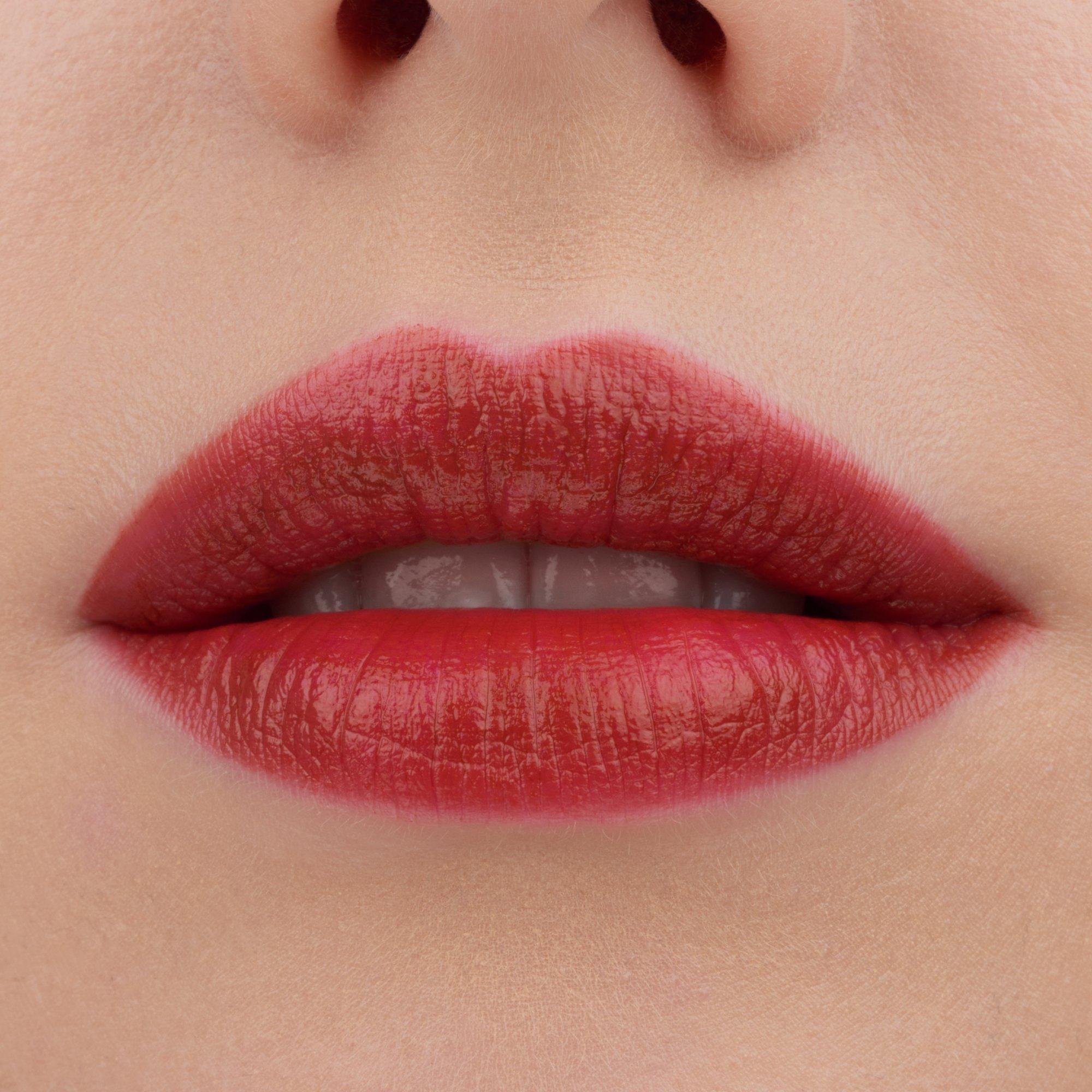 TINTED kiss hydrating lip tint