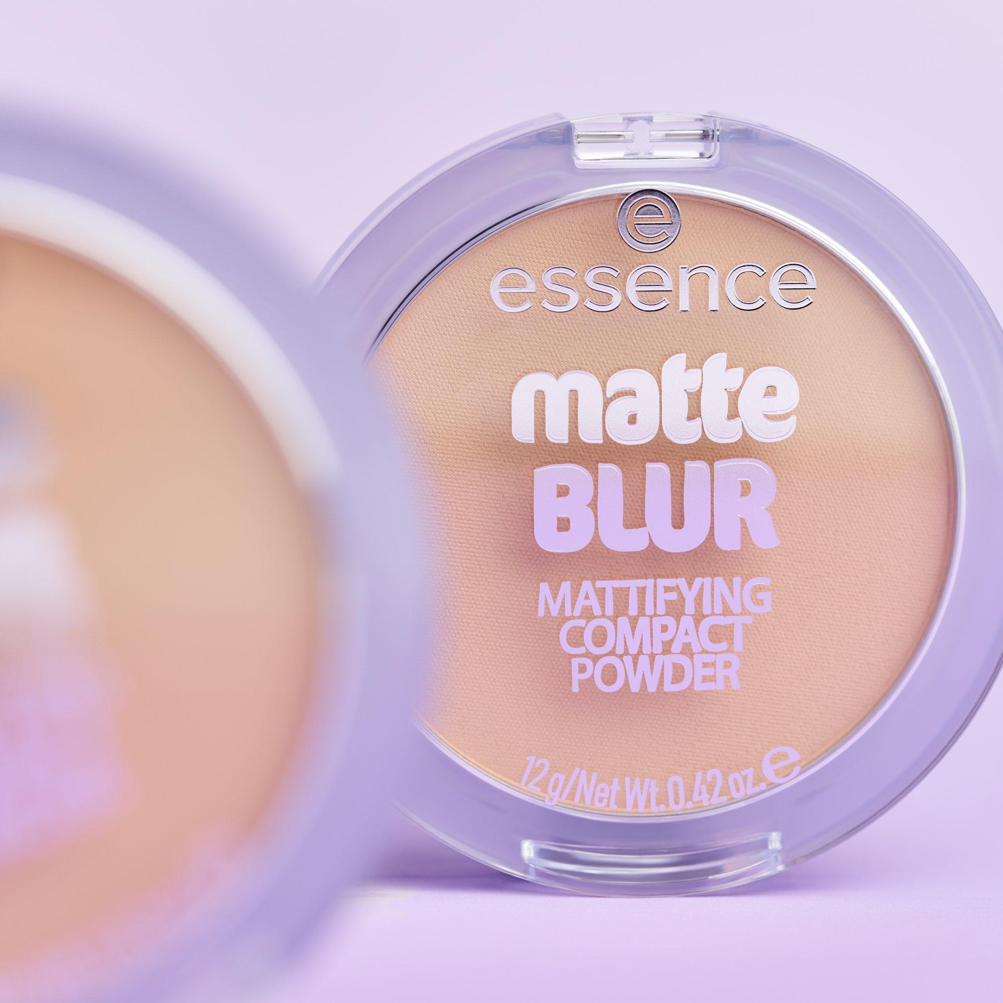 matte BLUR MATTIFYING COMPACT POWDER