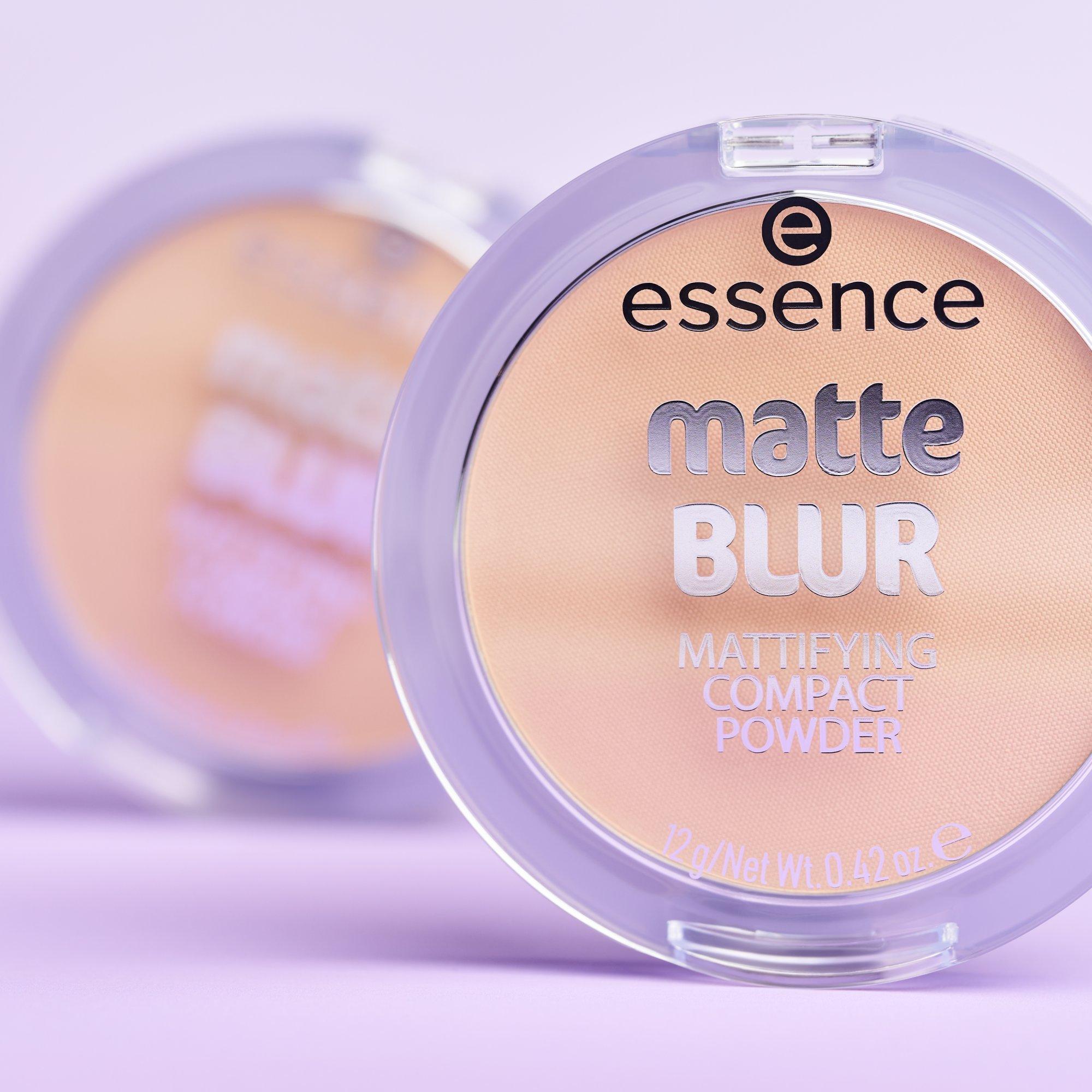 matte BLUR MATTIFYING COMPACT POWDER