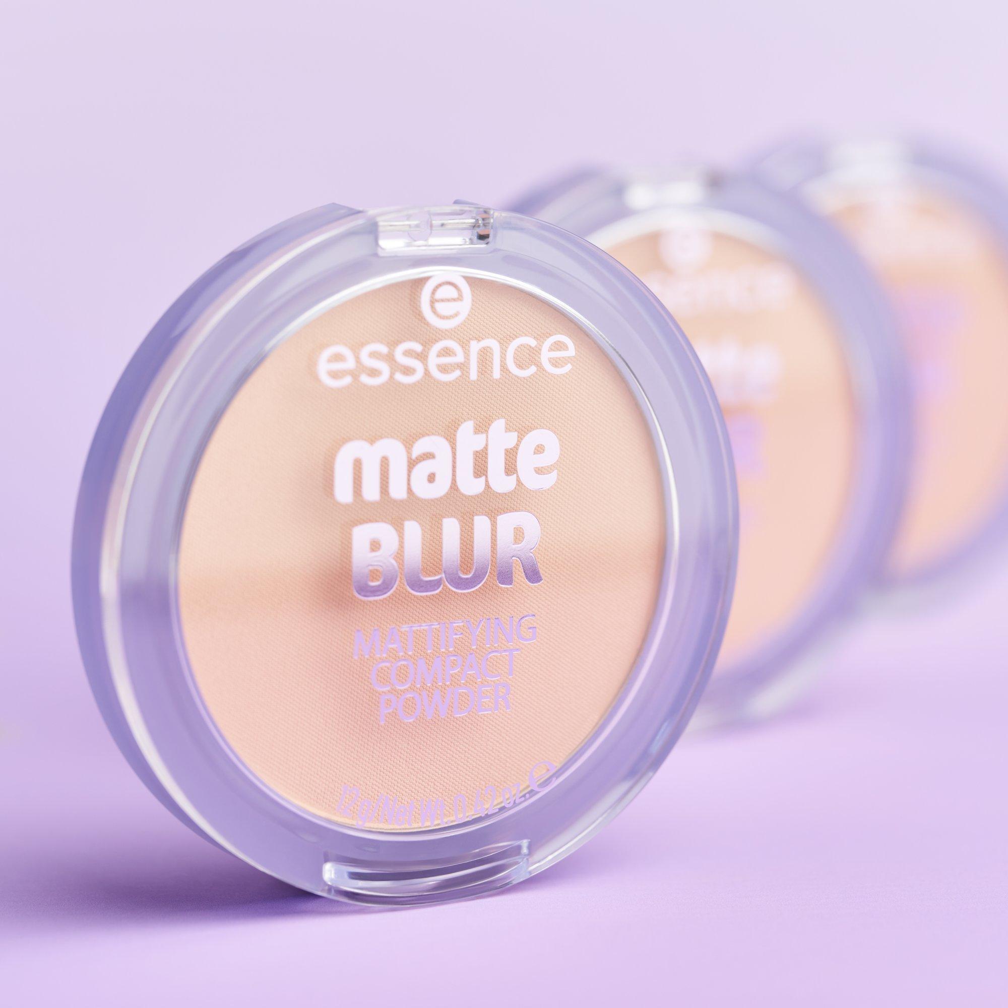 matte BLUR MATTIFYING COMPACT POWDER