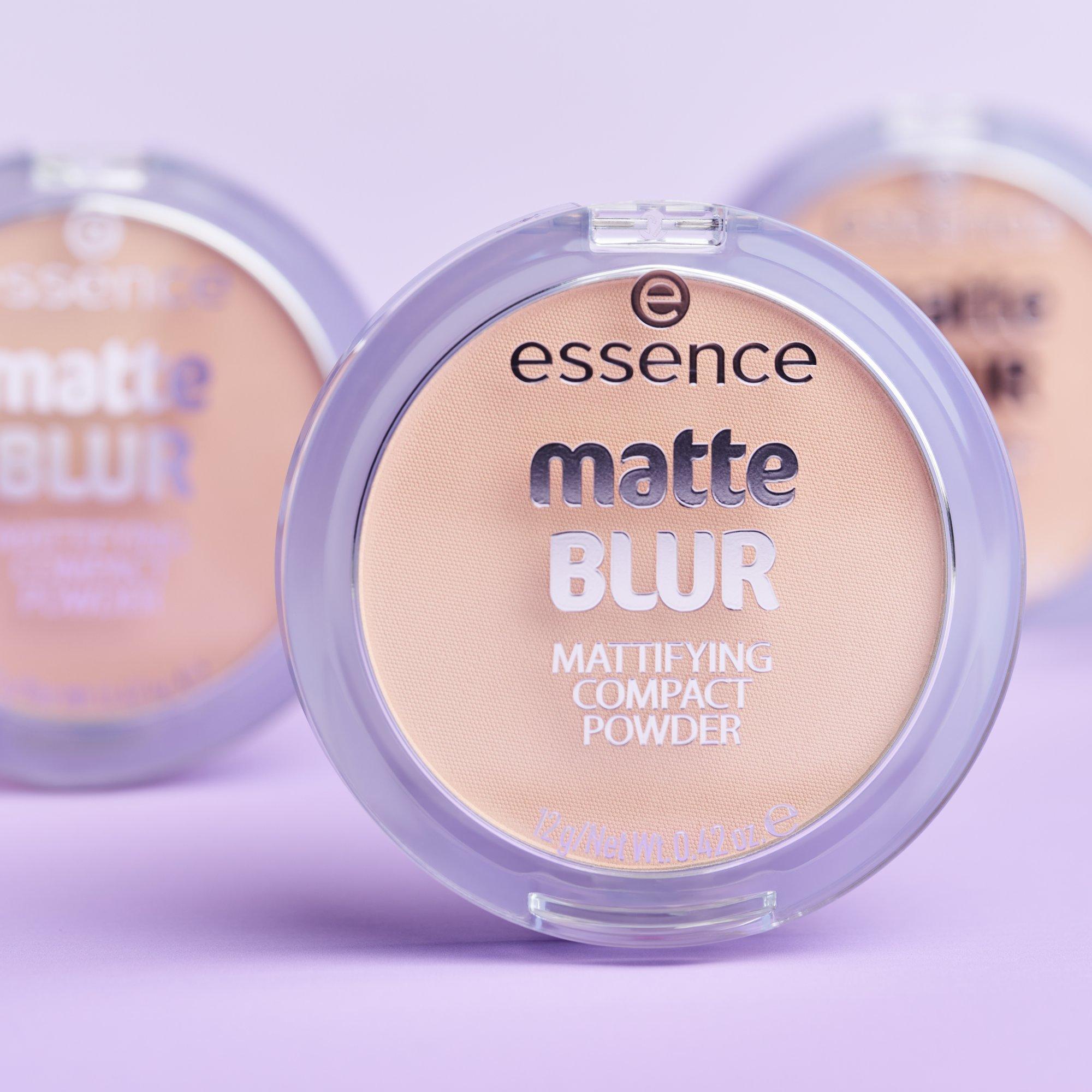 matte BLUR MATTIFYING COMPACT POWDER