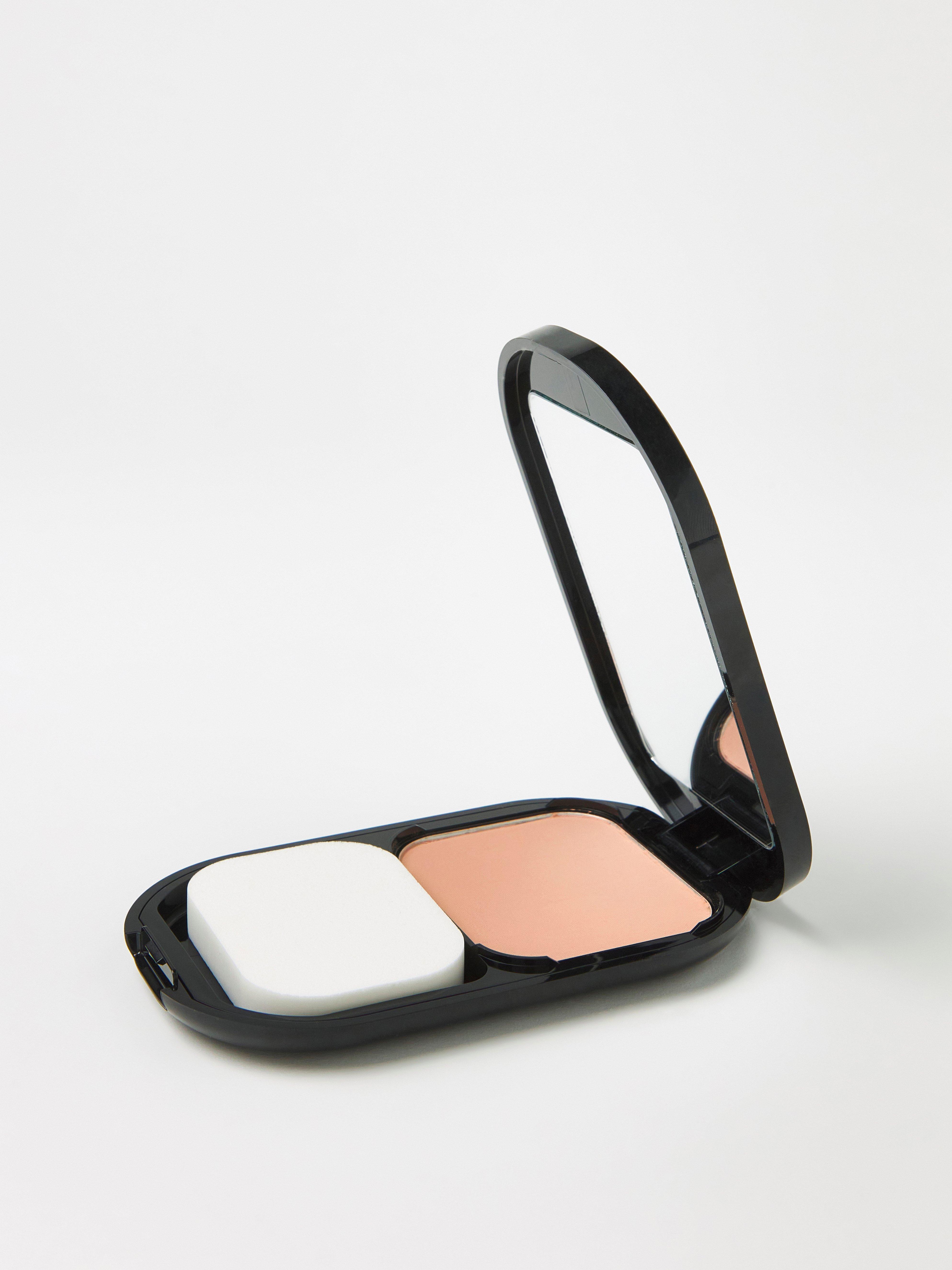 Foundation - Kosmetikk - Beige