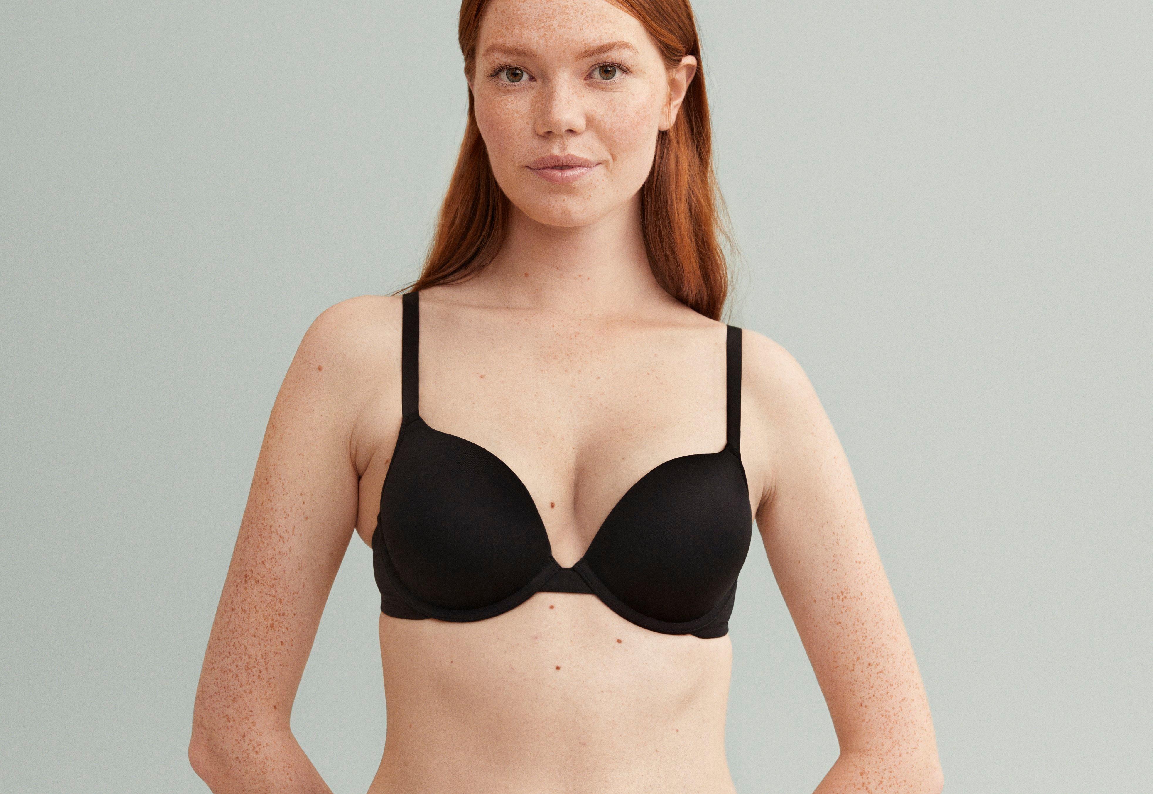 A woman in a black Linnea bra.