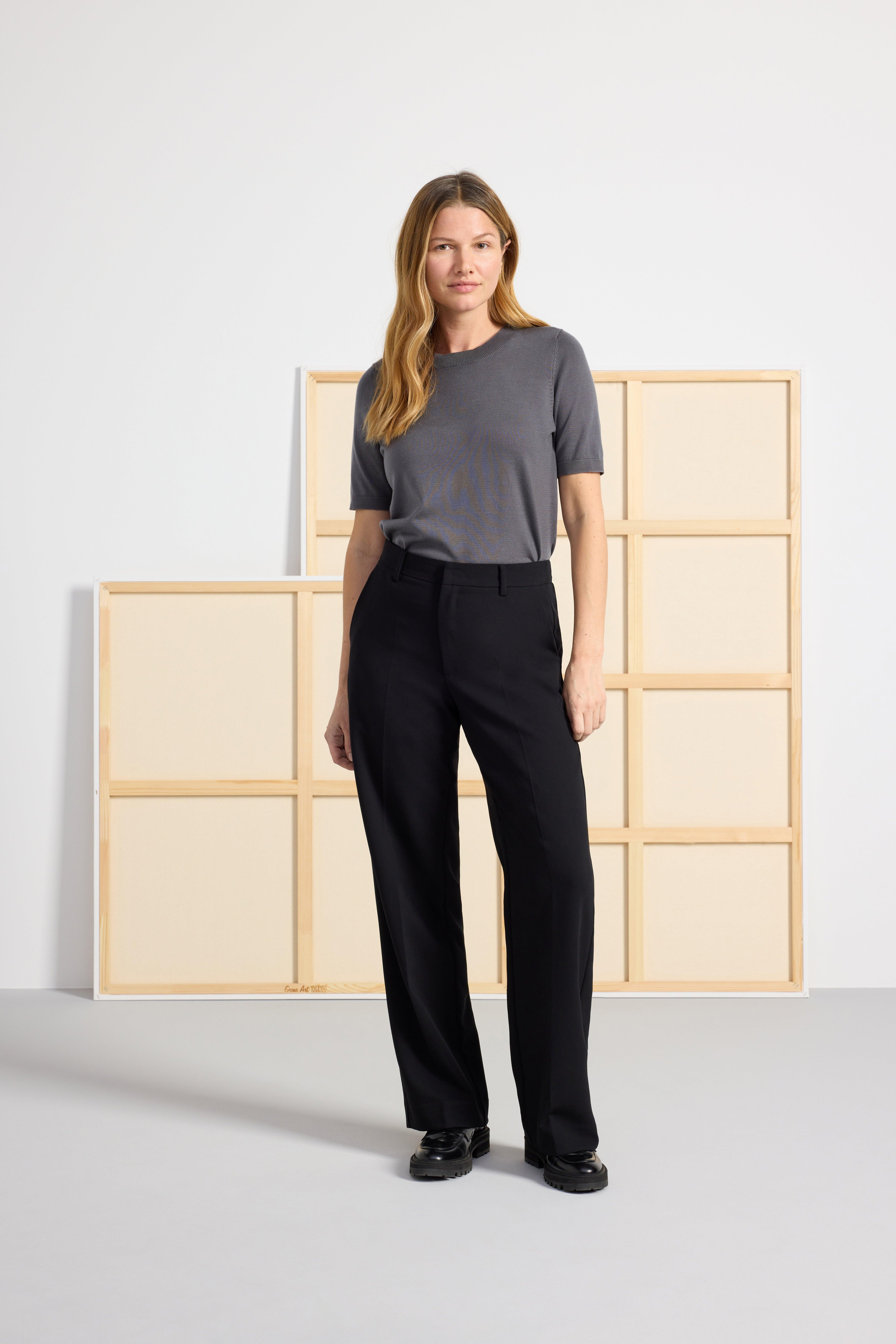 A pair of trousers with regular legs from Lindex.