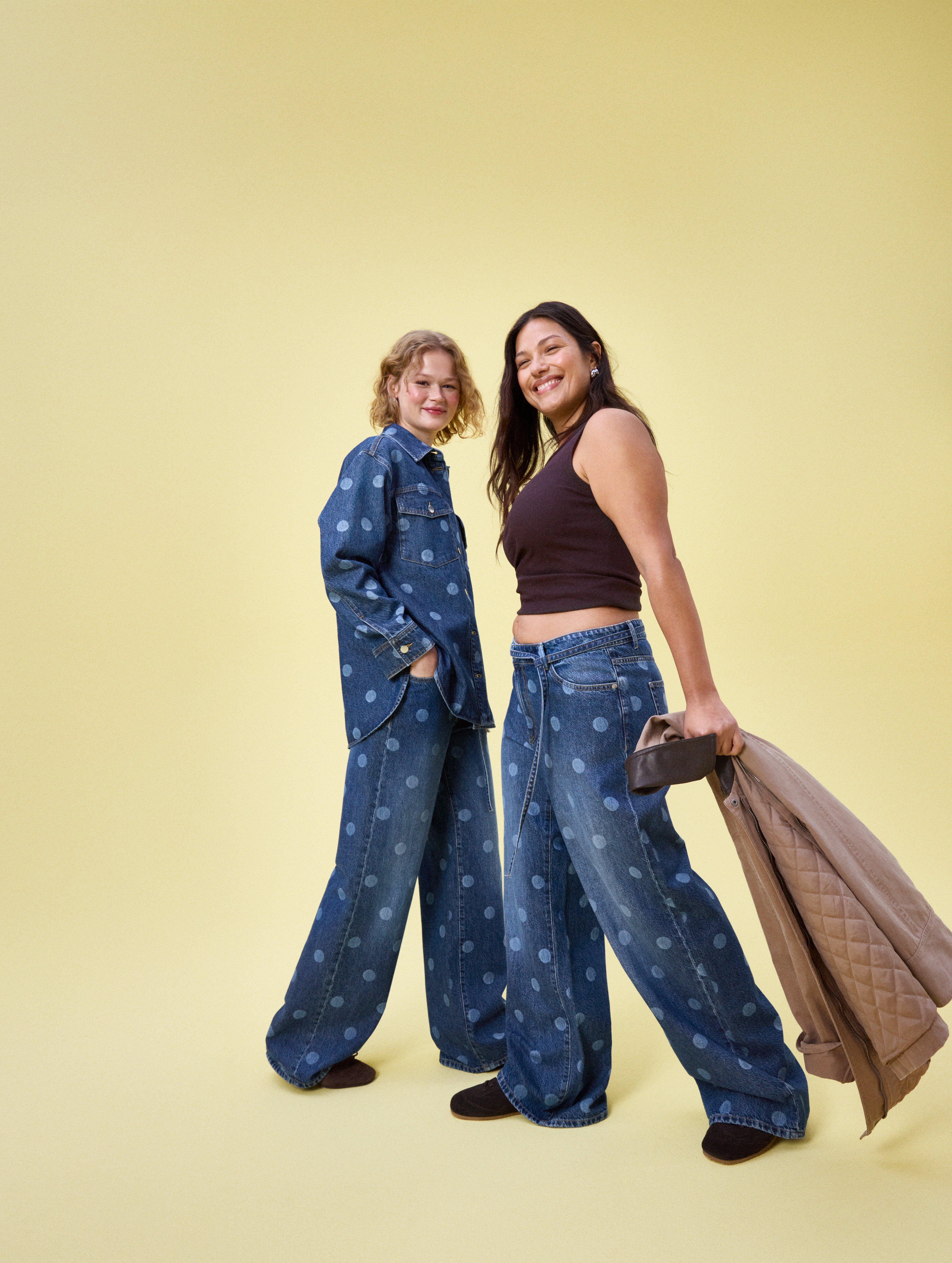 Kvinnor i denim och jeans 