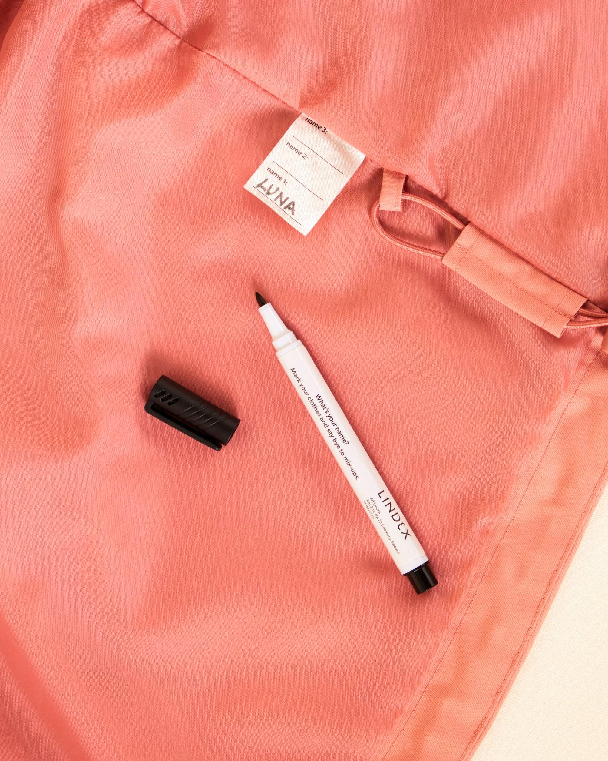 En tusj fra Lindex for klær.