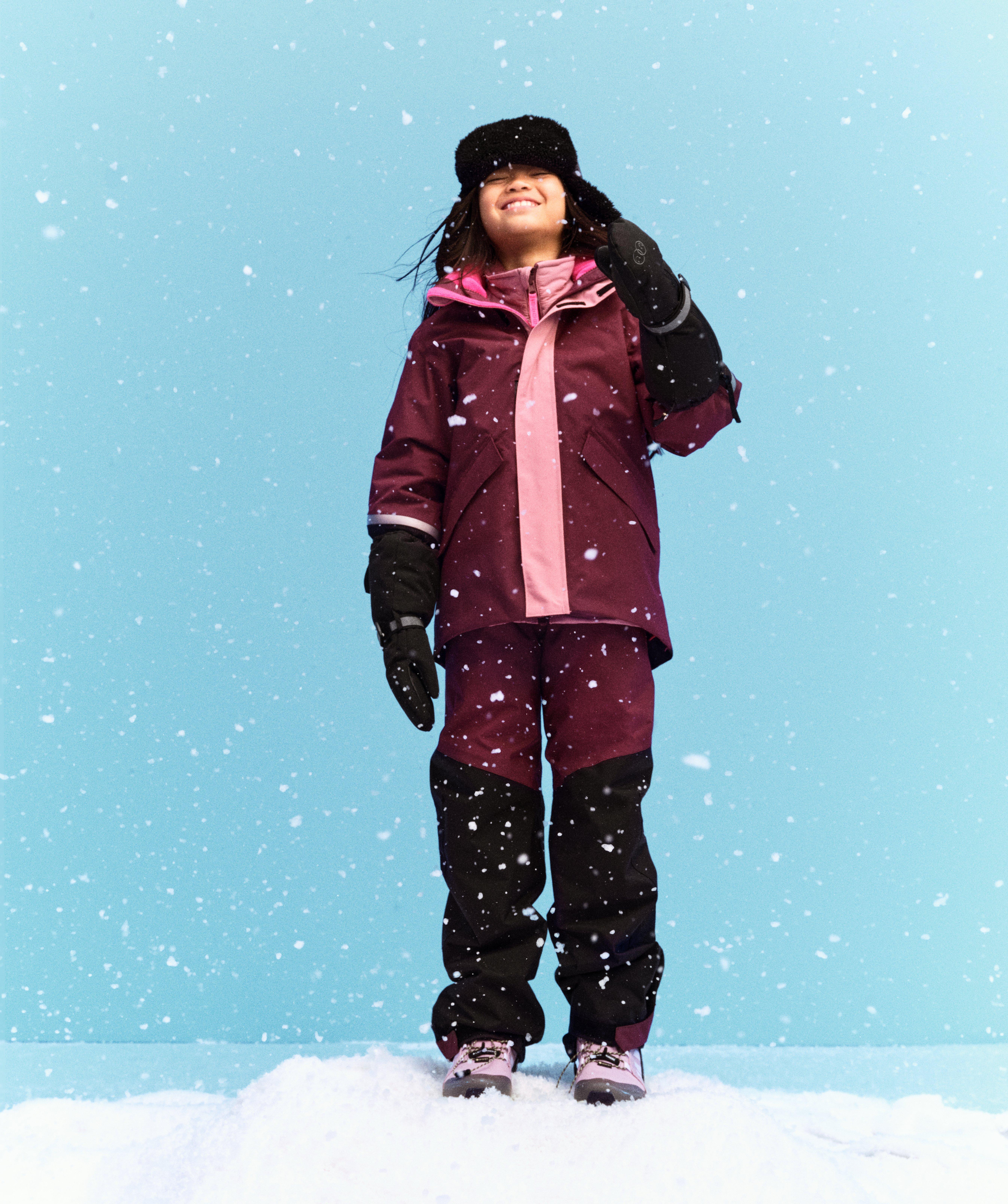 Ett barn i skalytterkläder som andas från Lindex