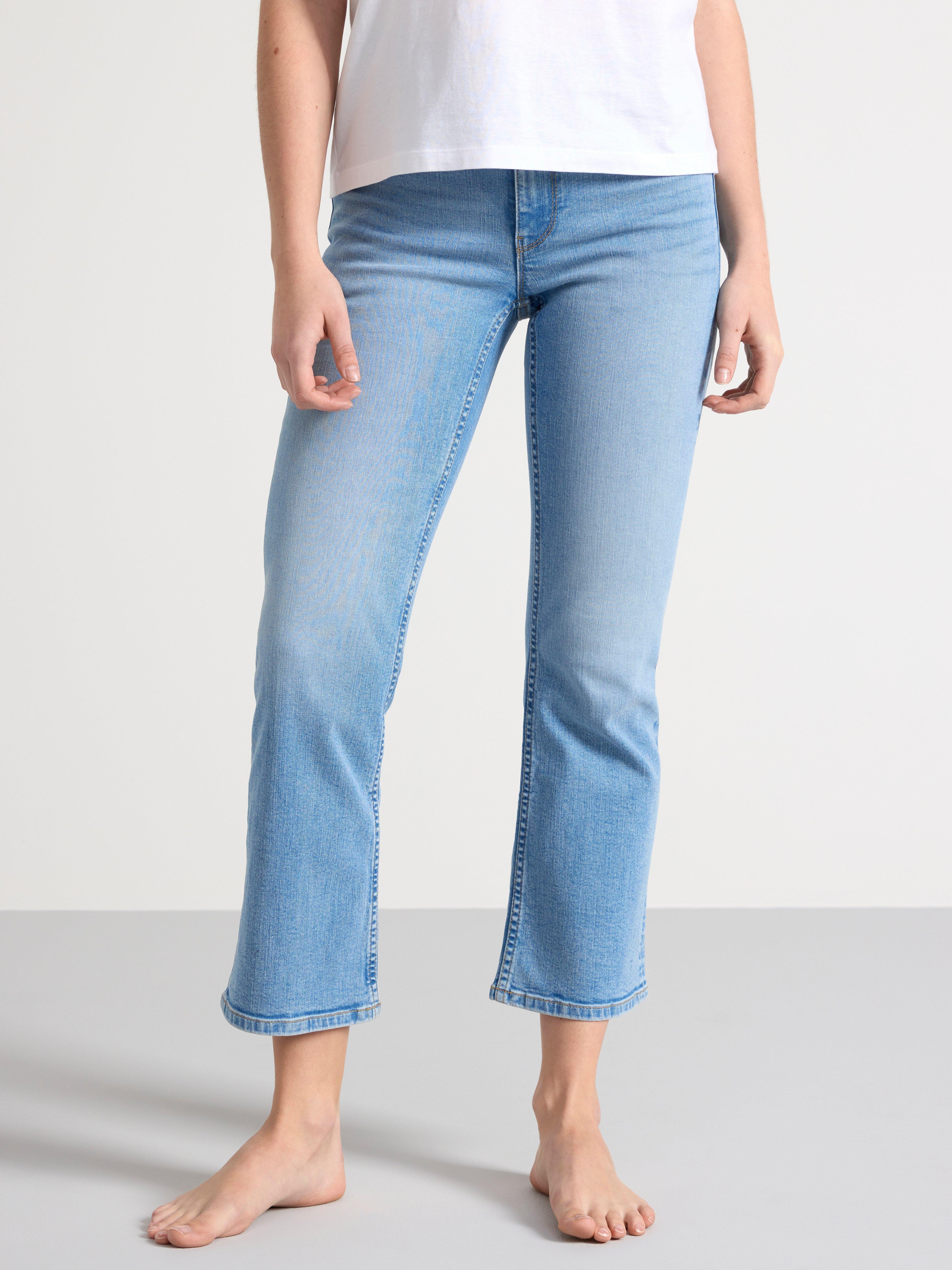 Cropped jeans sales